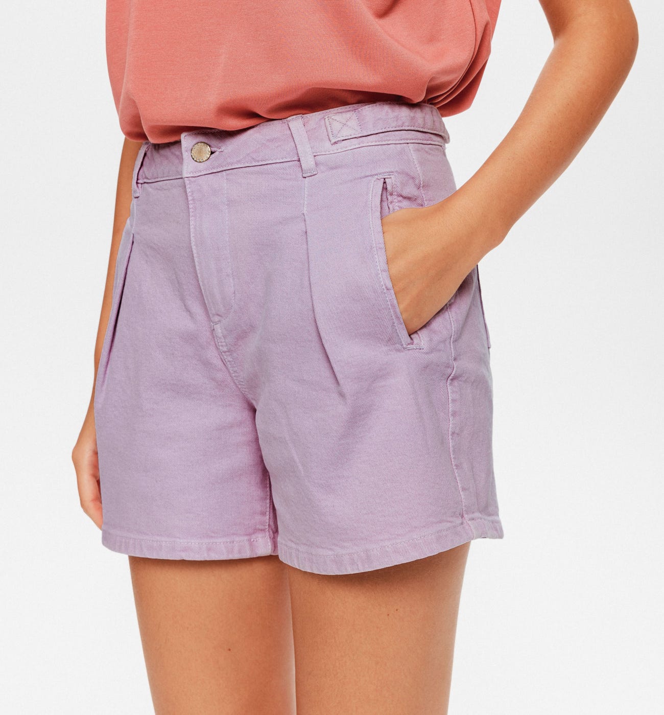 Short de tela con pinzas