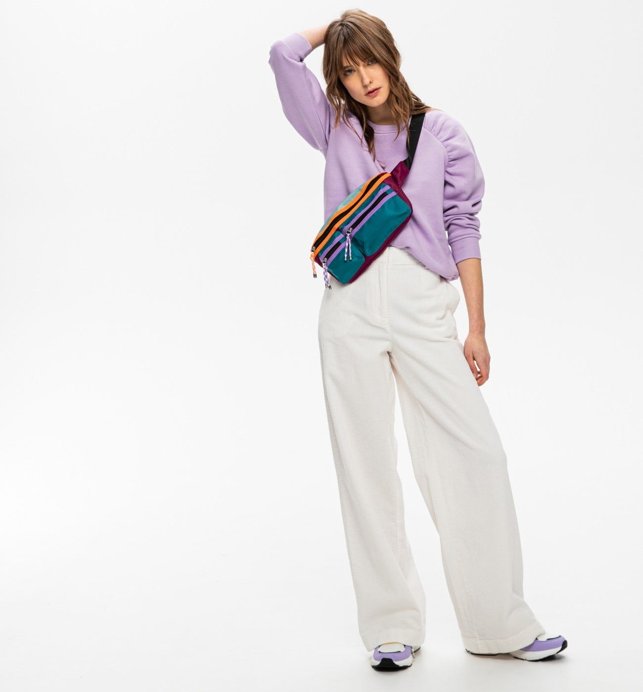 Bold-sleeved sweatshirt