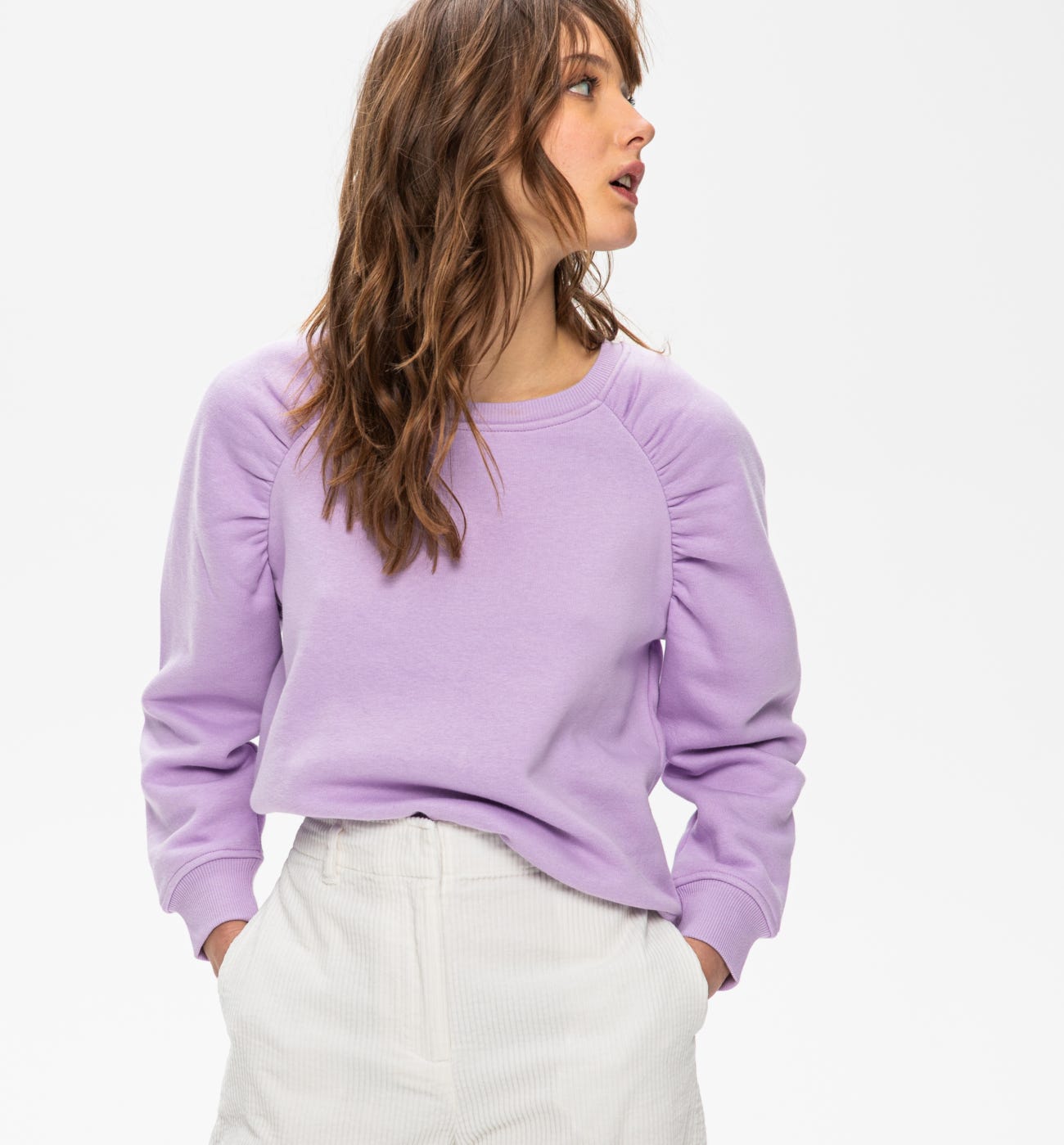 Bold-sleeved sweatshirt