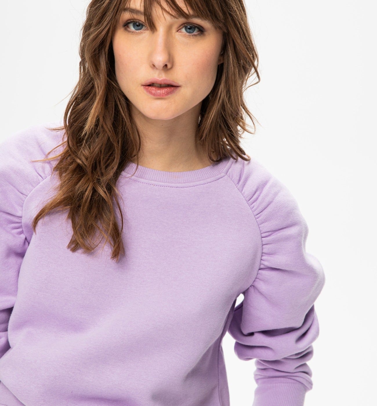 Bold-sleeved sweatshirt