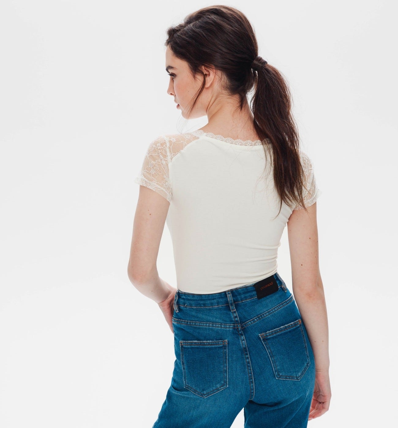 Jersey body with lace trim