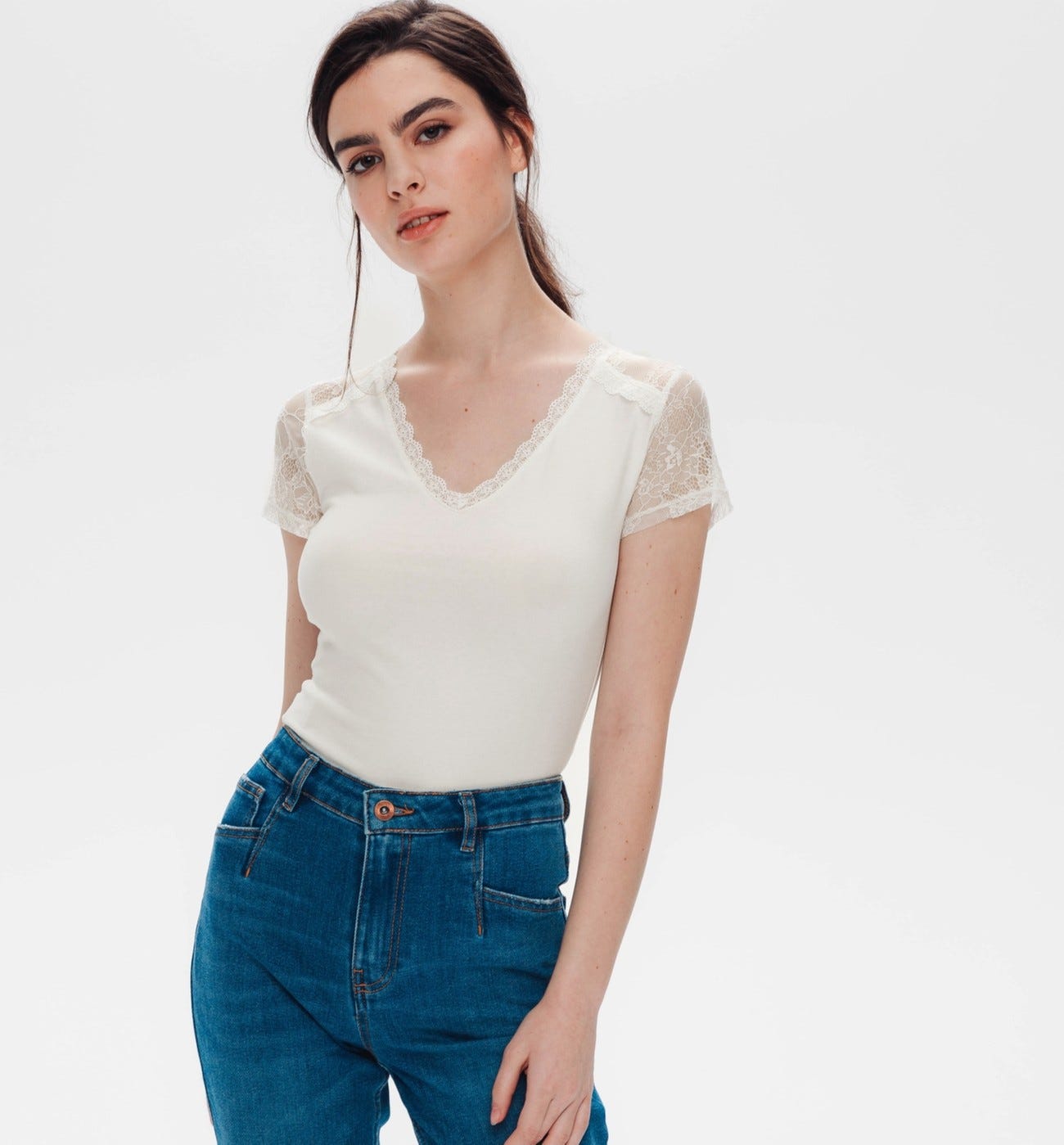 Jersey body with lace trim