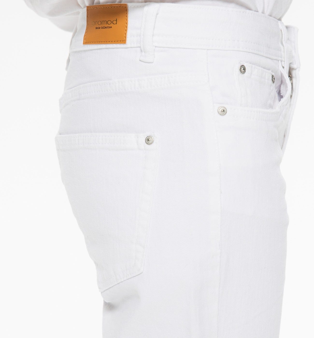LUCIEN white girlfriend jeans White