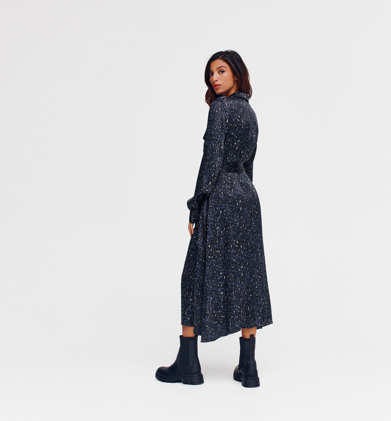Long sheen shirtdress