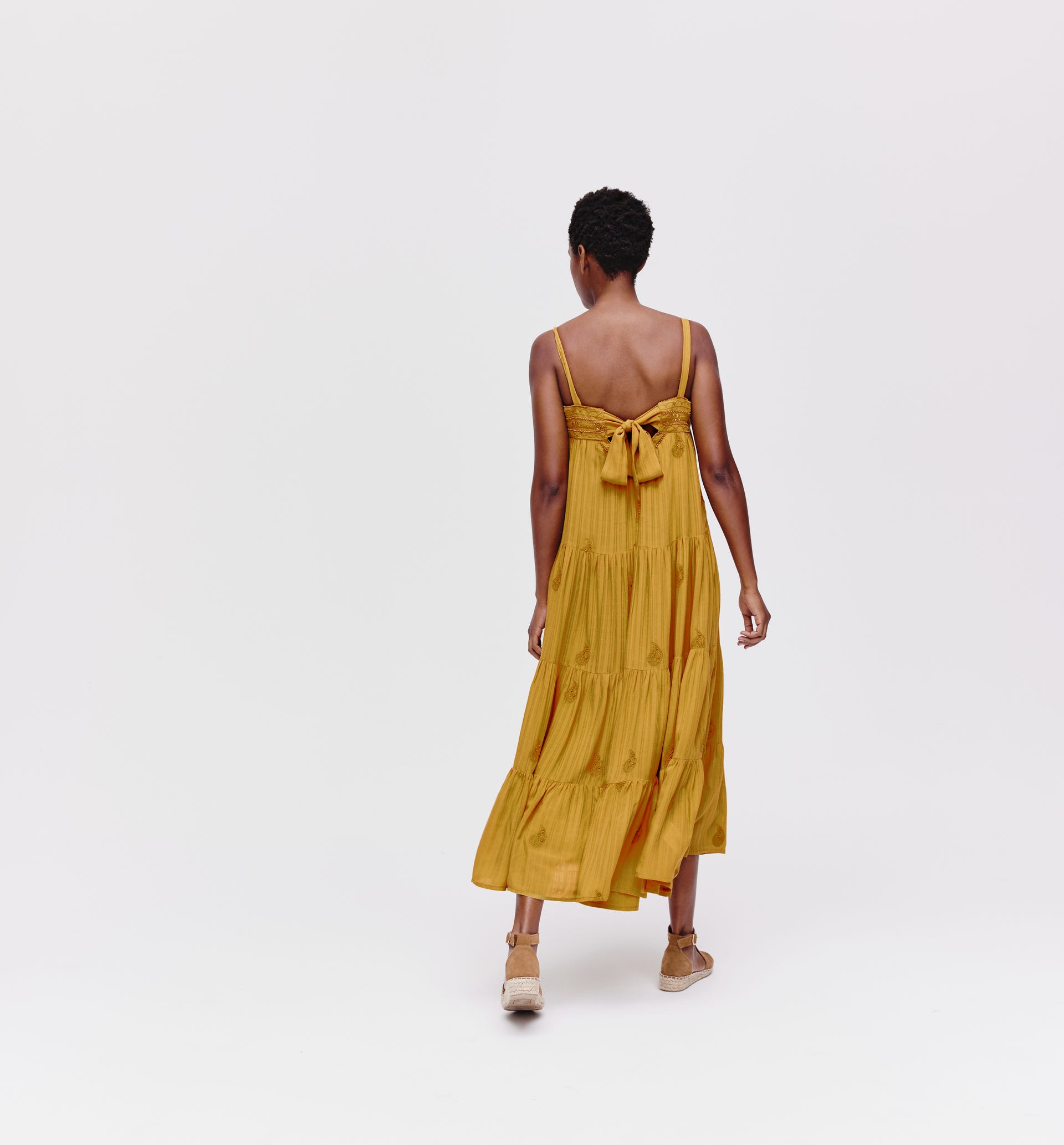 Langes Perlenkleid für Damen