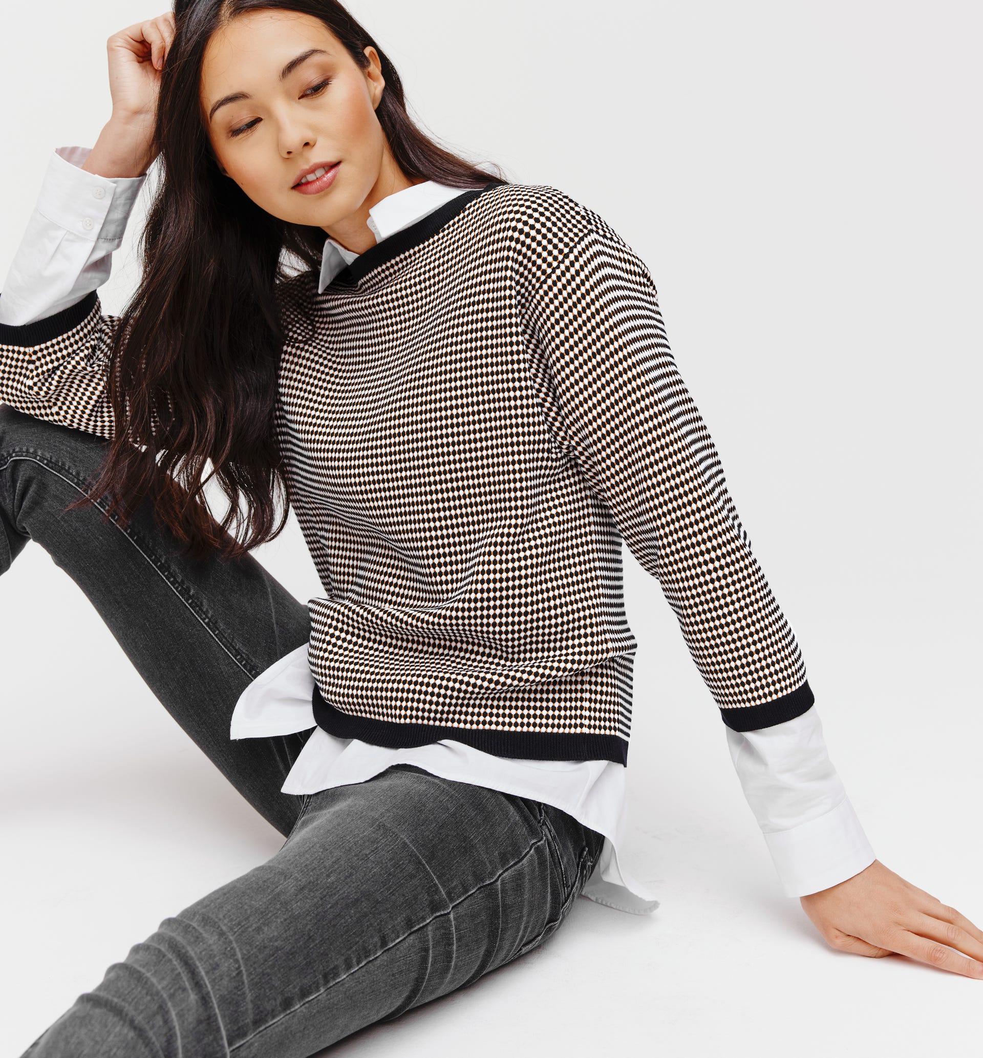 Jumper in graphic dots