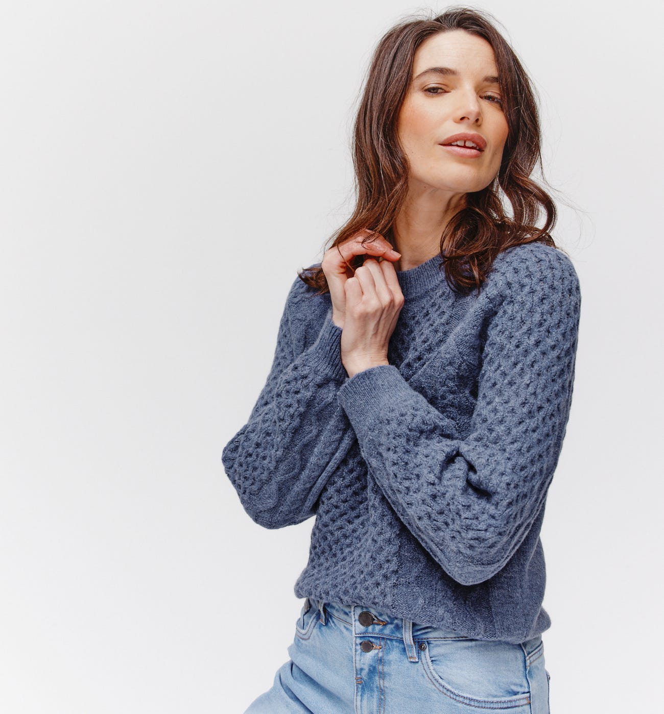 Sweter z fantazyjnymi włóknami