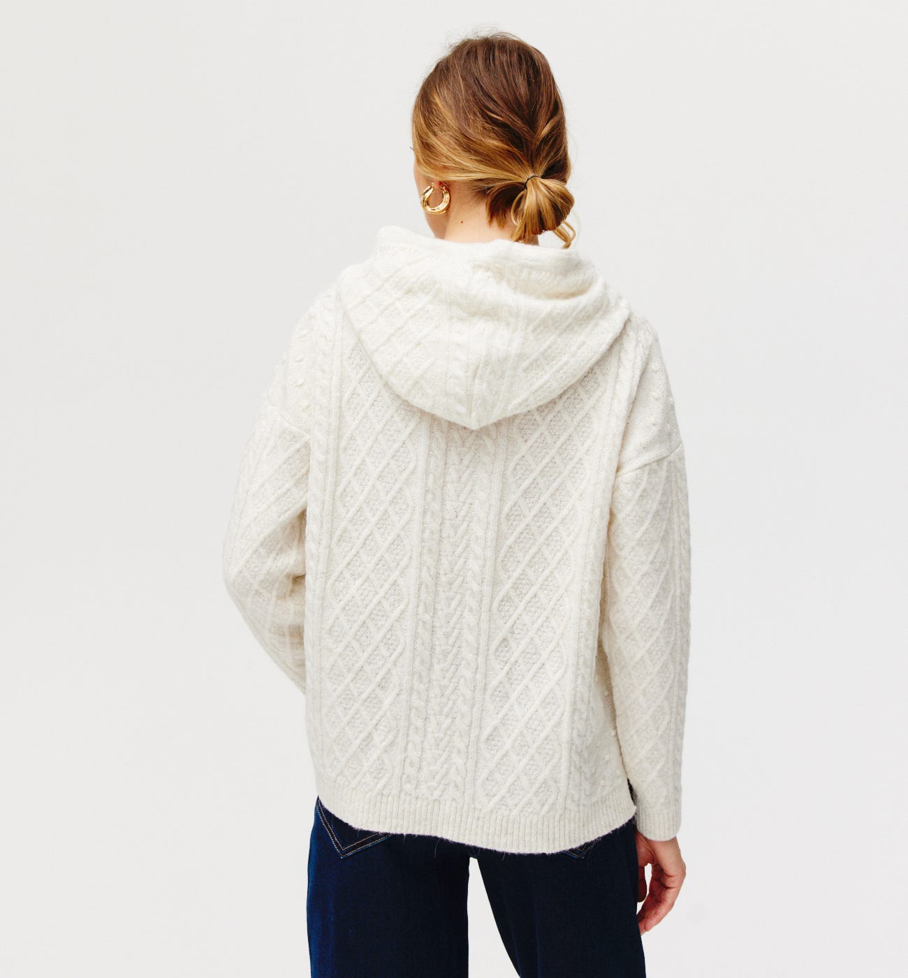 Sweter z kapturem