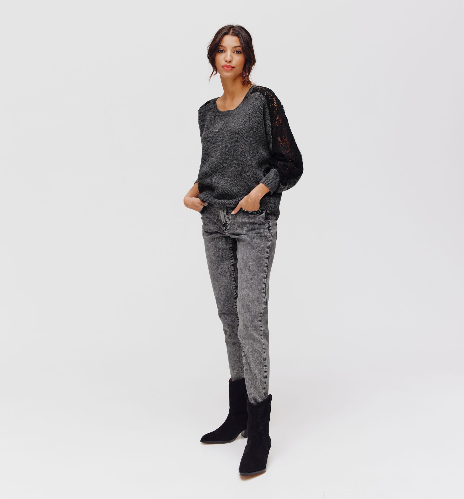 Oversize-Pullover mit Spitze