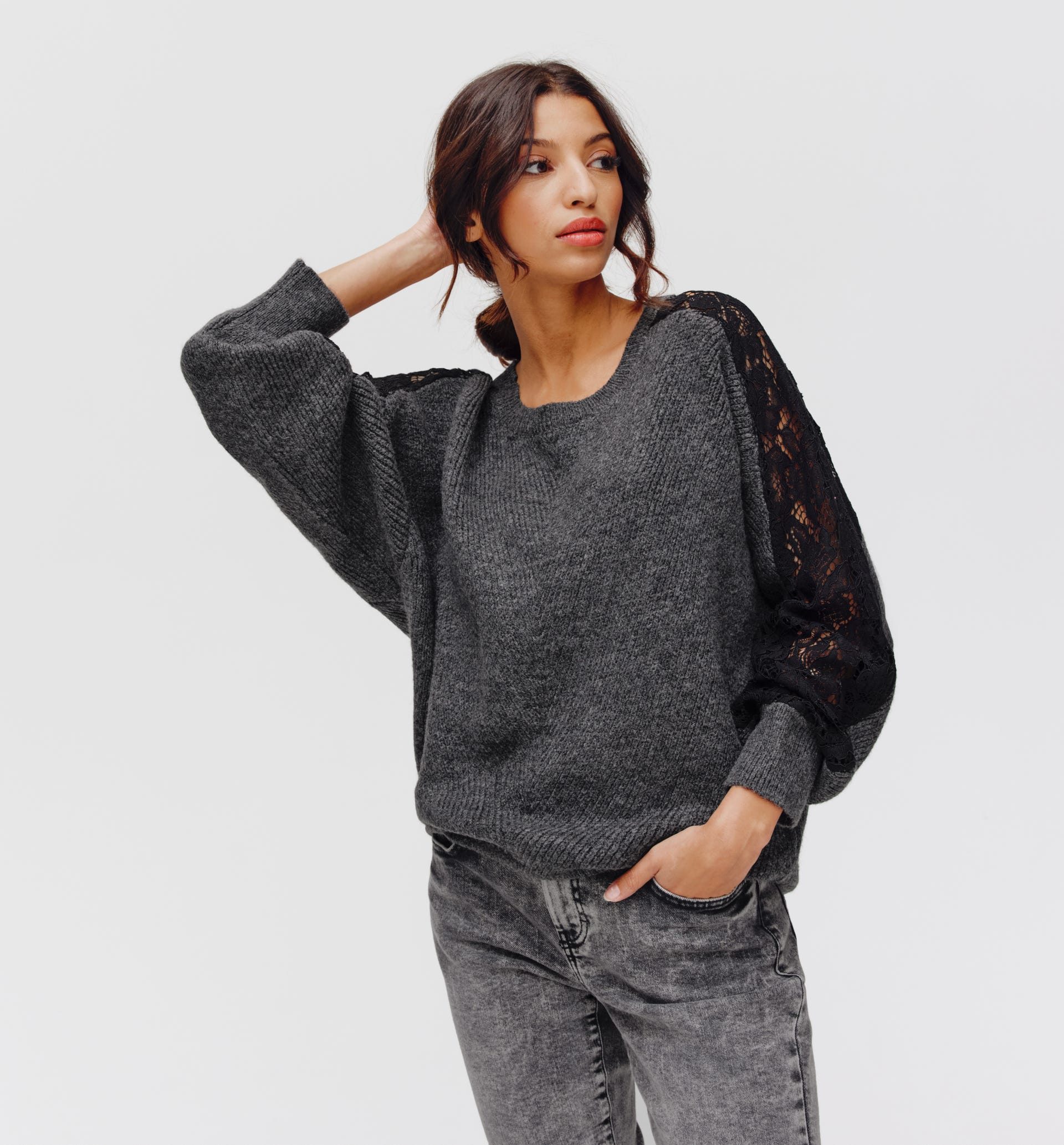 Oversize-Pullover mit Spitze