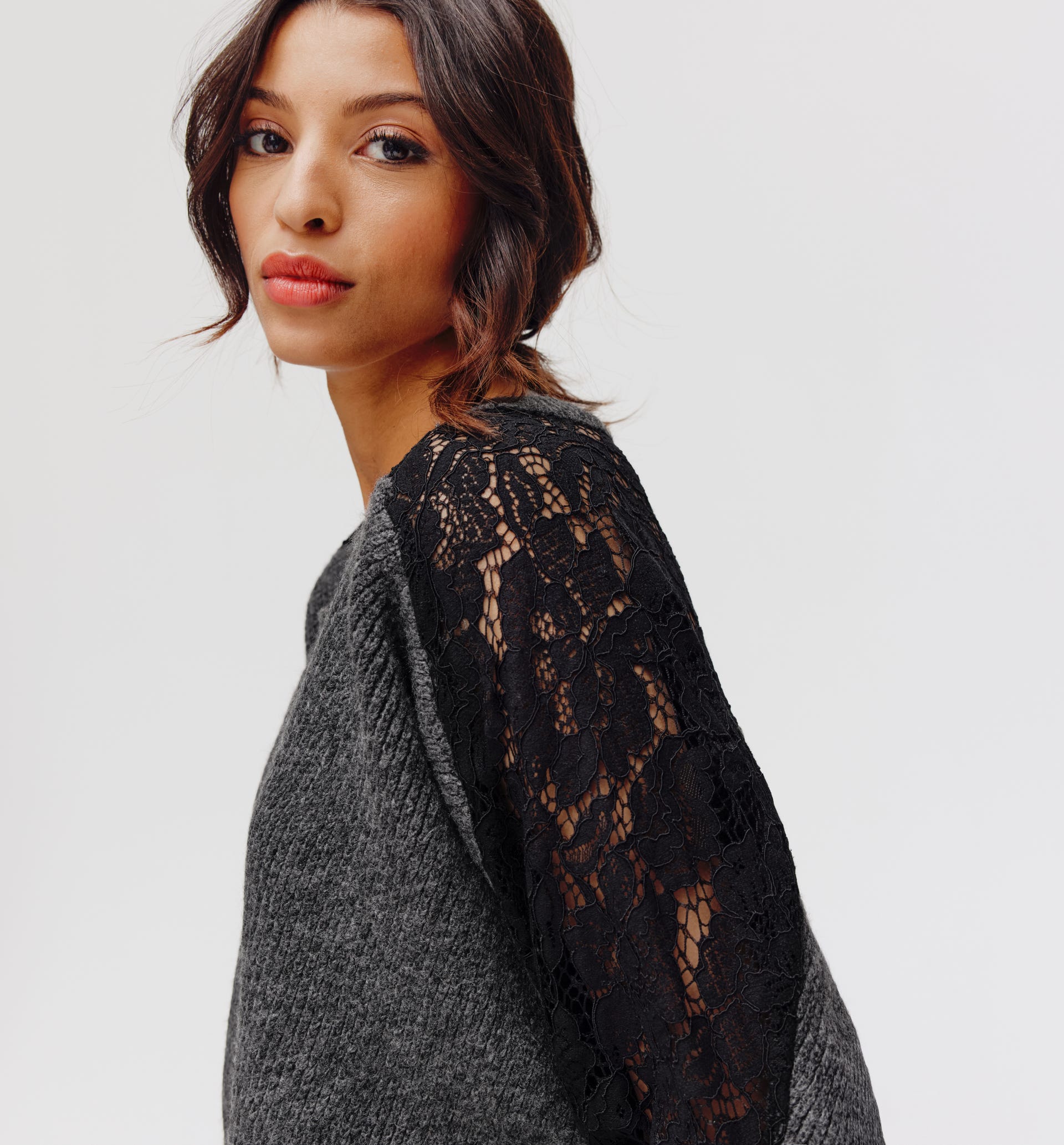 Oversize-Pullover mit Spitze