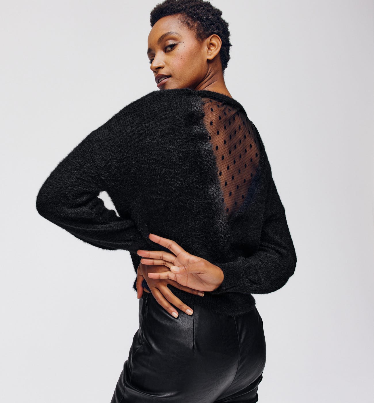 Pullover mit Plumetis-Details