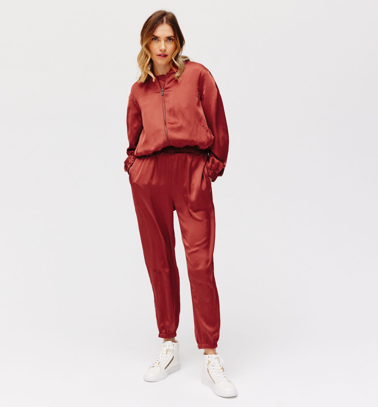 Pantalón satinado talle alto
