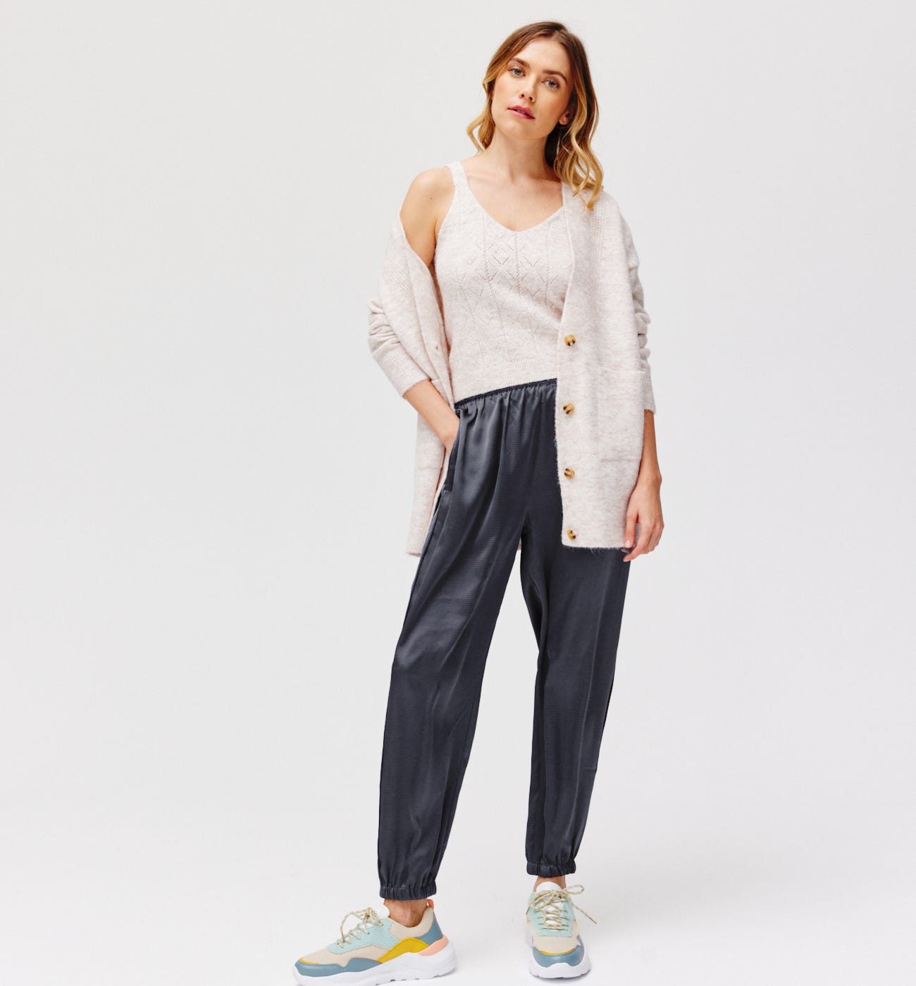 Pantalón satinado talle alto