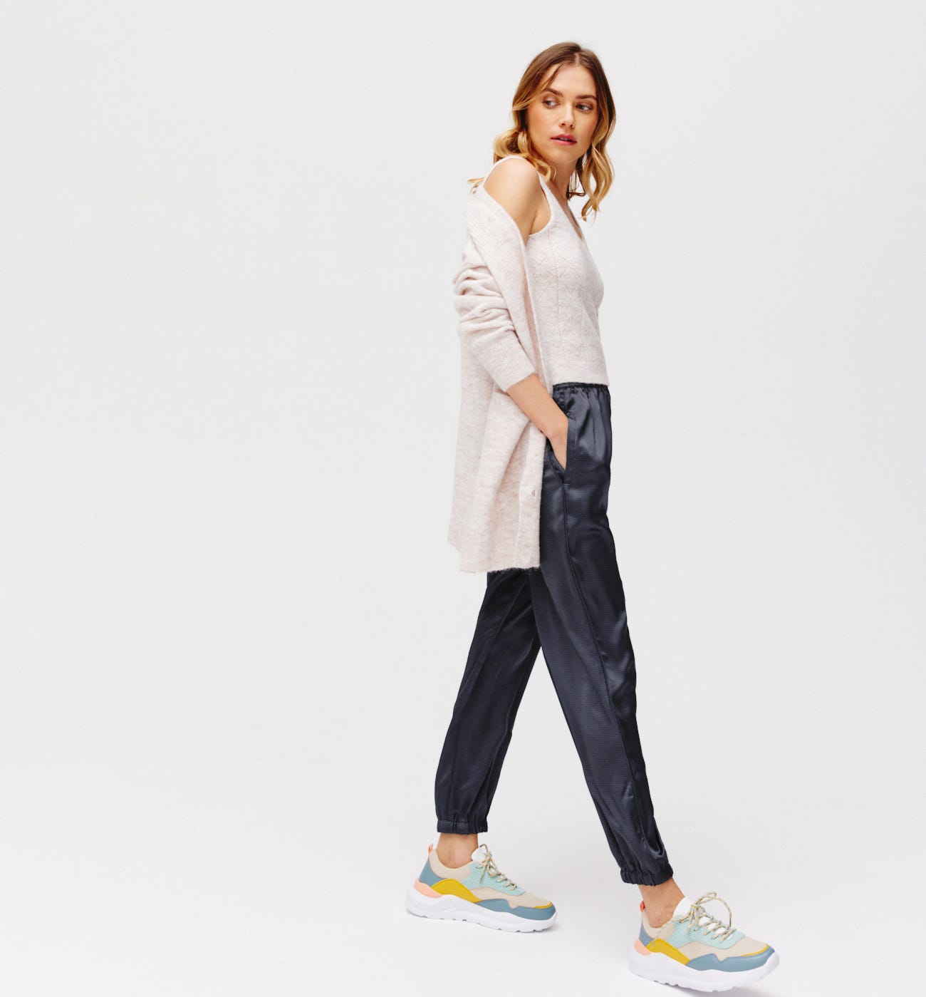 Pantalón satinado talle alto