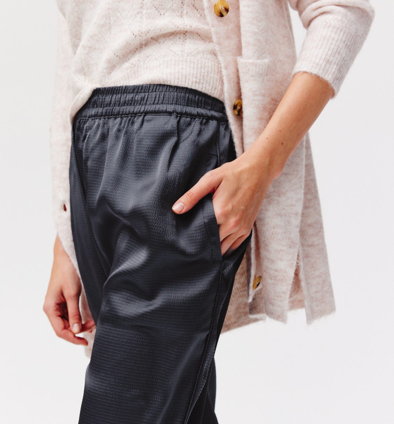 Pantalón satinado talle alto