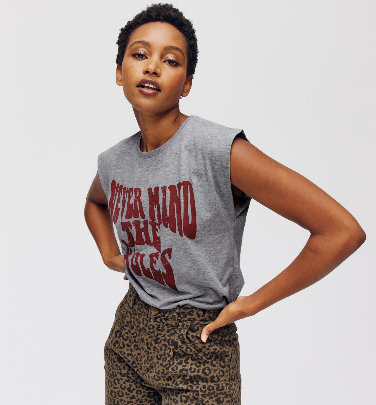 Top with shaped armholes Grey print