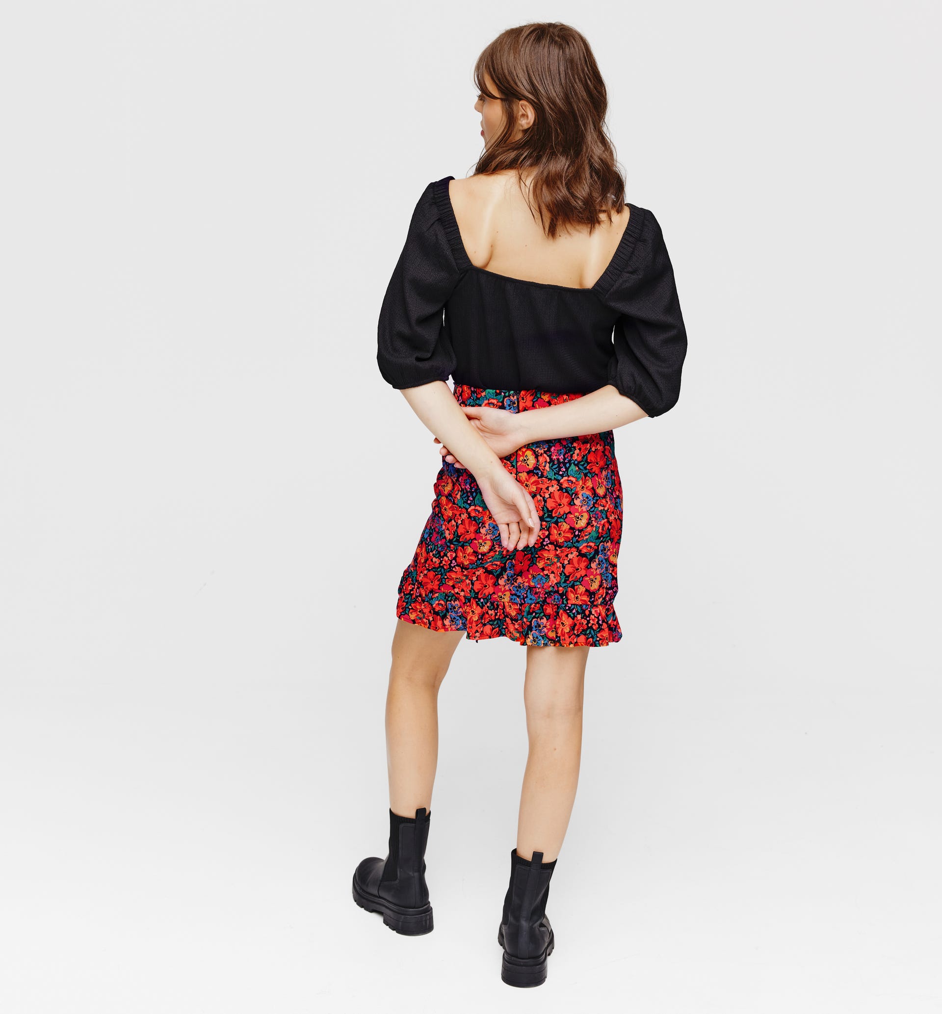Short frilly skirt