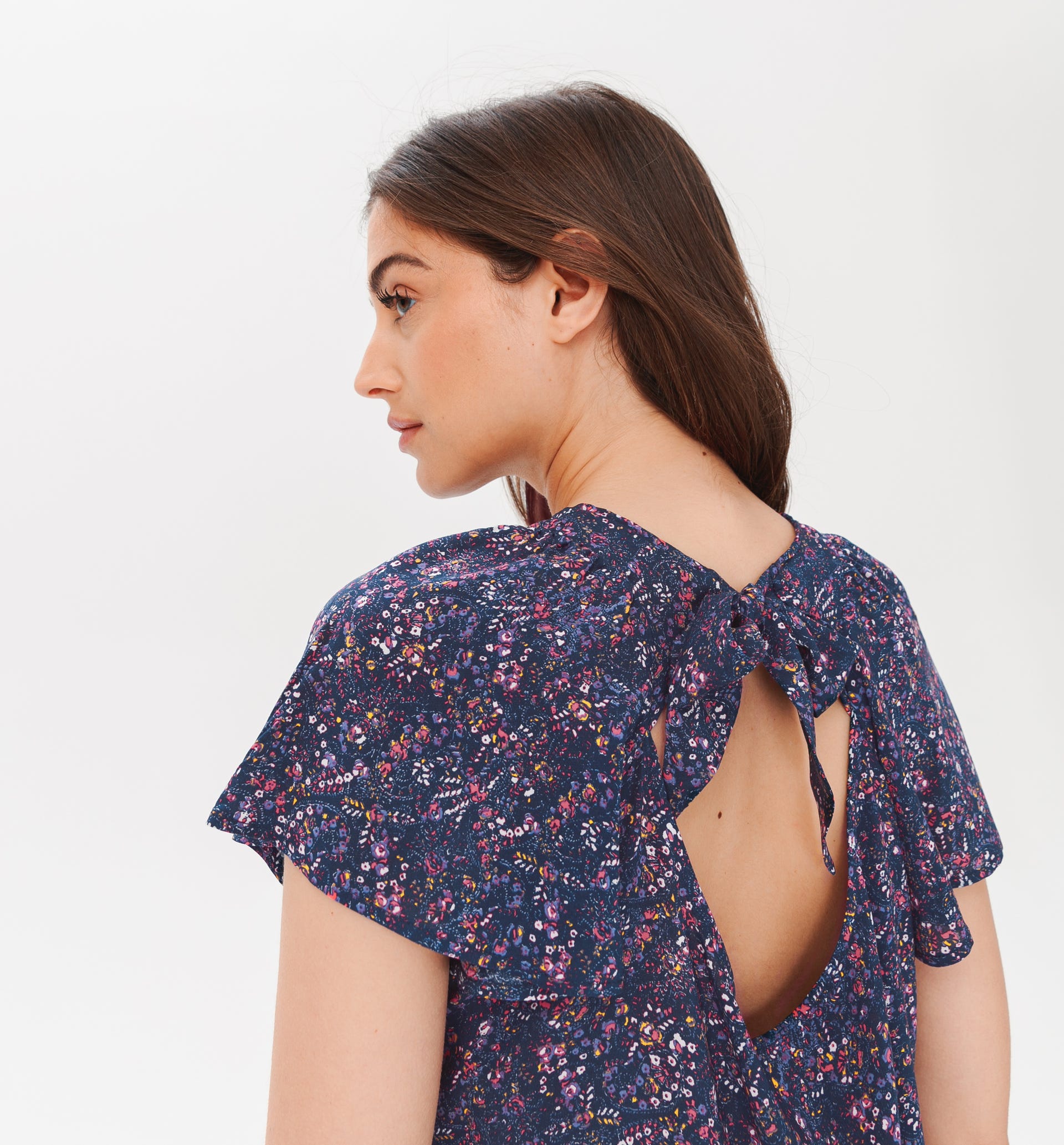 Blusa con scollatura retro
