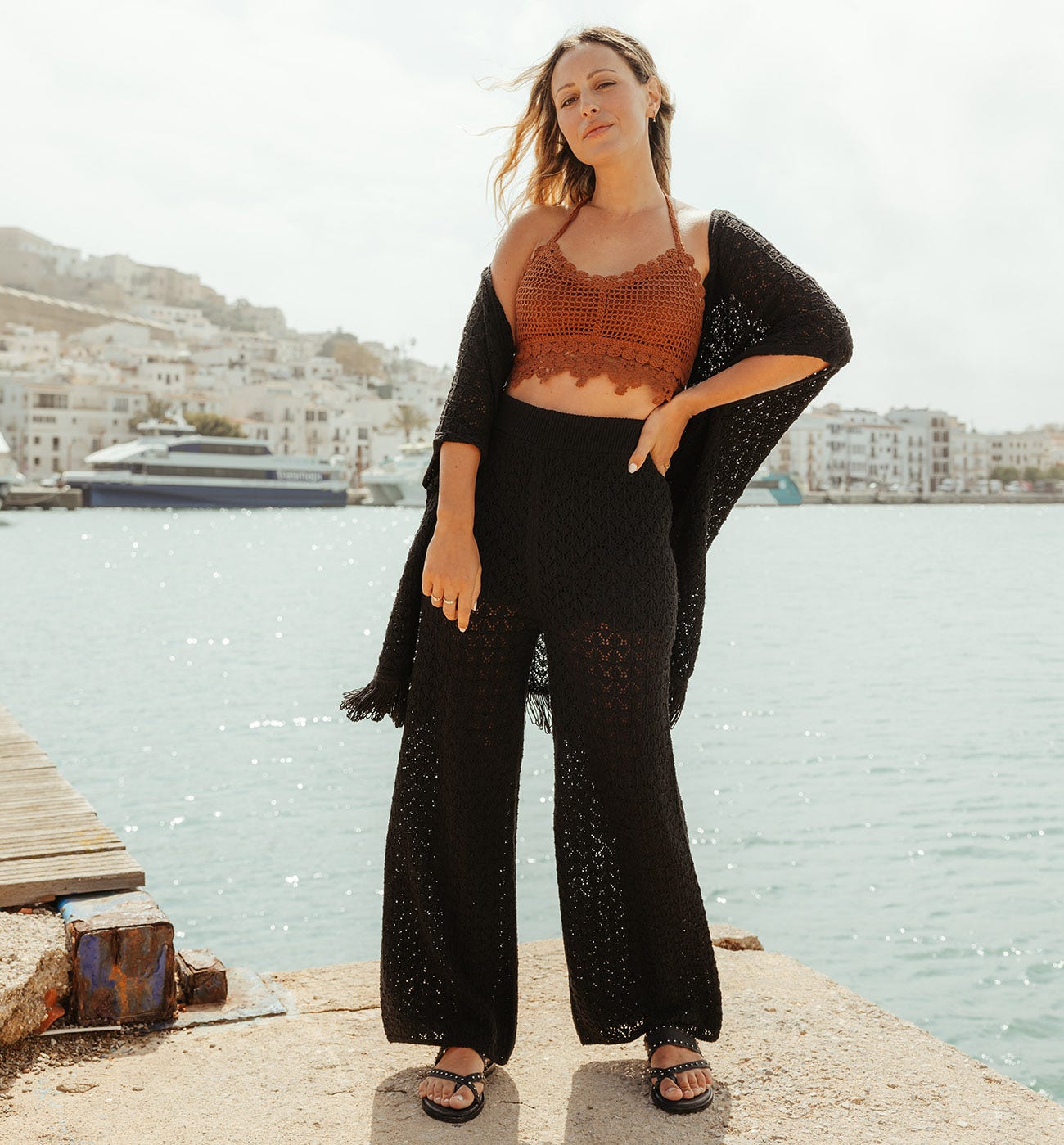 Pantalon large au crochet