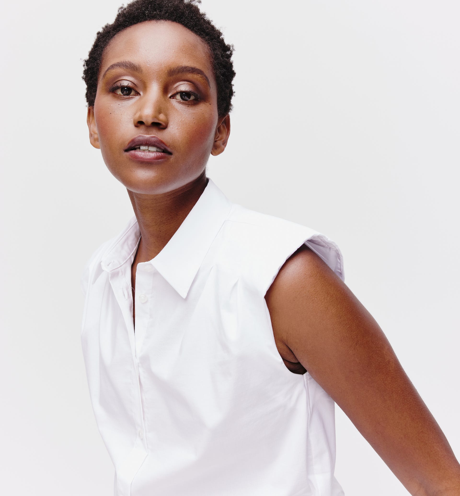 Camicia con spalline imbottite