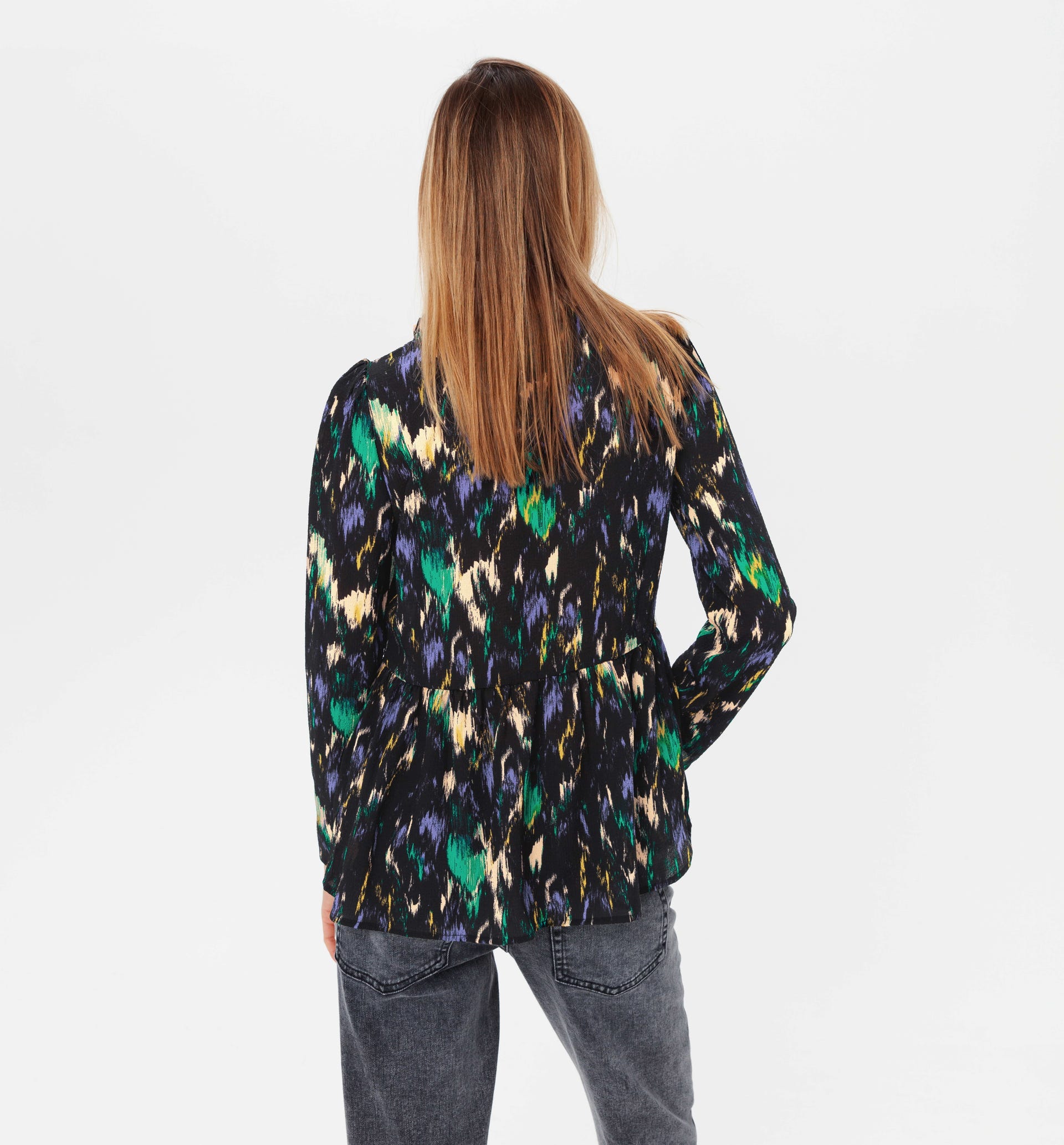 Kreppbluse mit Volantkragen
