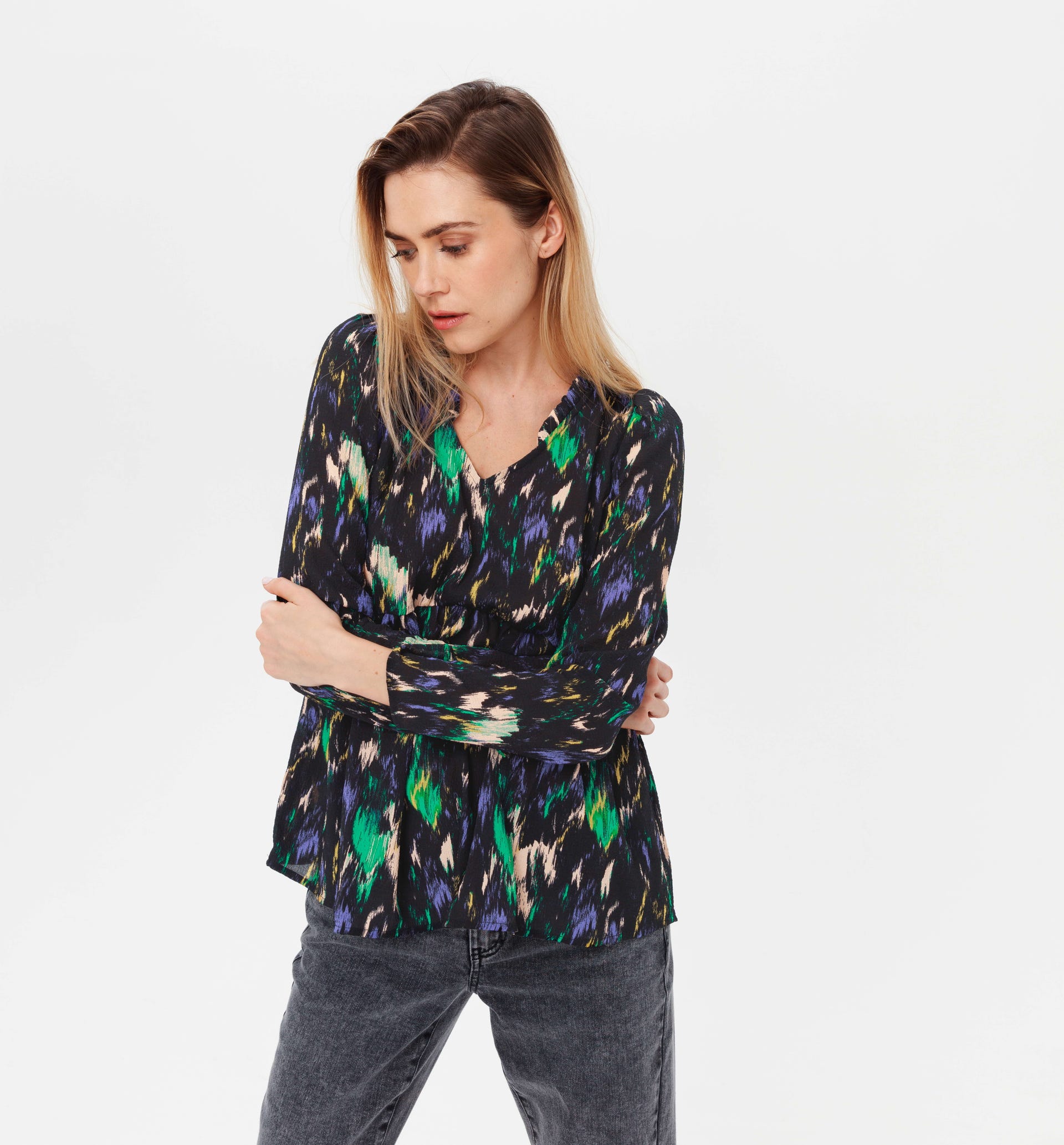 Kreppbluse mit Volantkragen