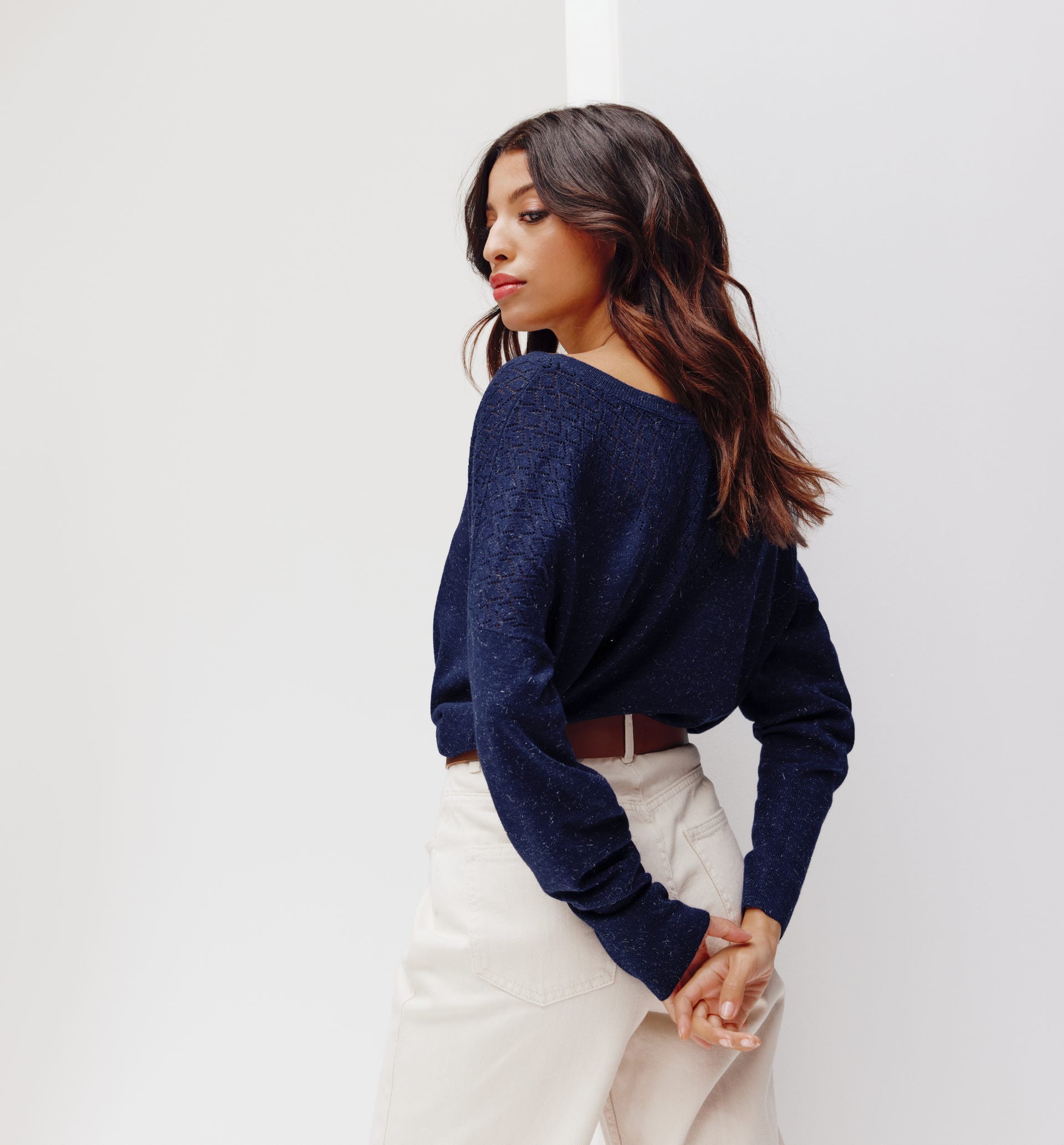 Maglia scollo a V e trafori
