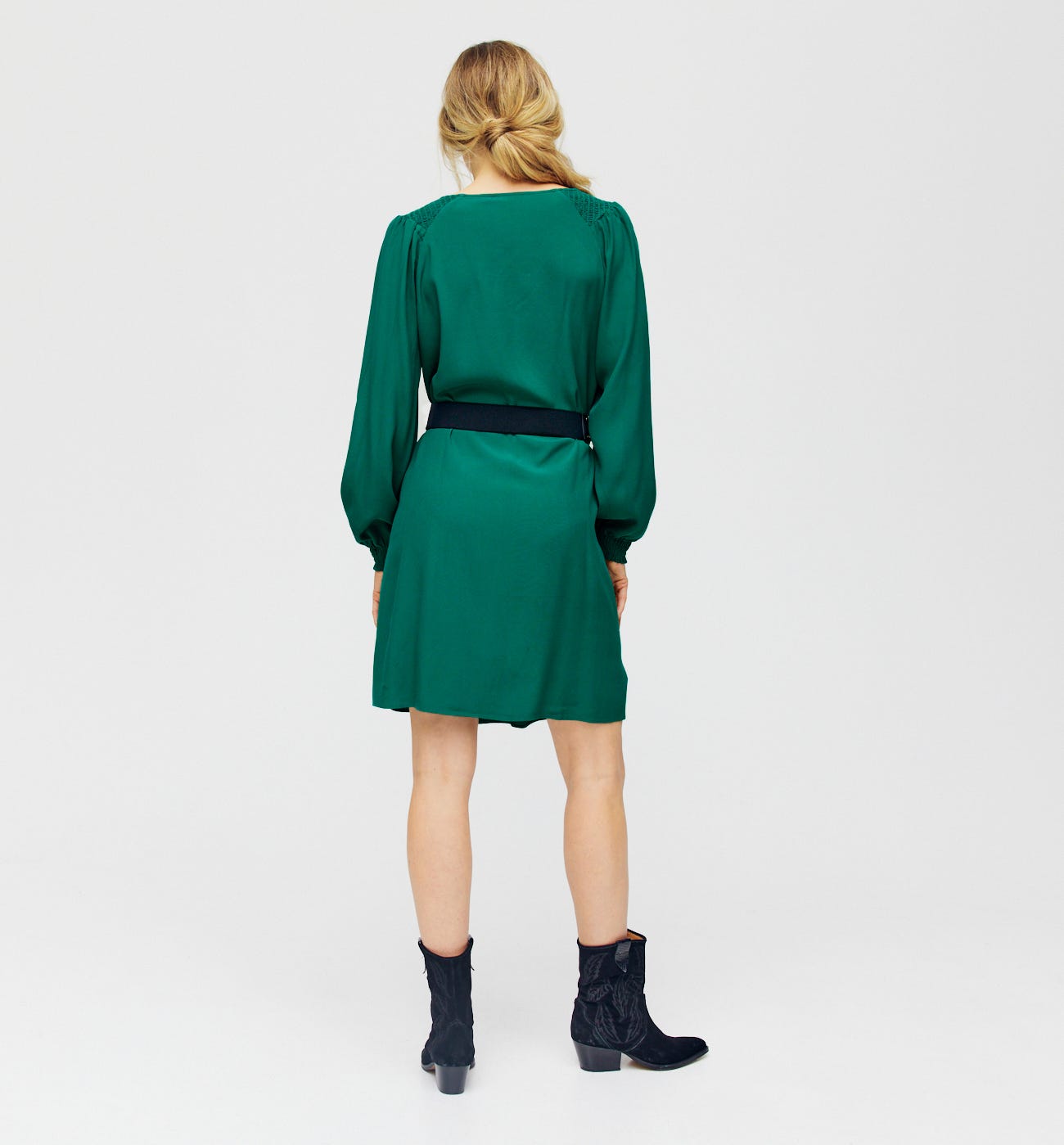 Weites Kleid mit langen Ärmeln