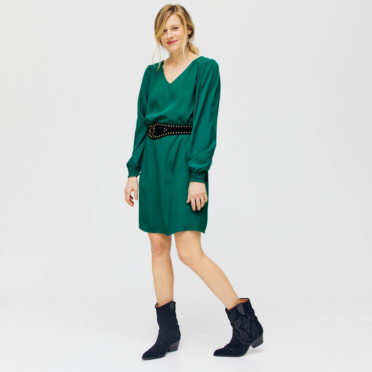 Weites Kleid mit langen Ärmeln
