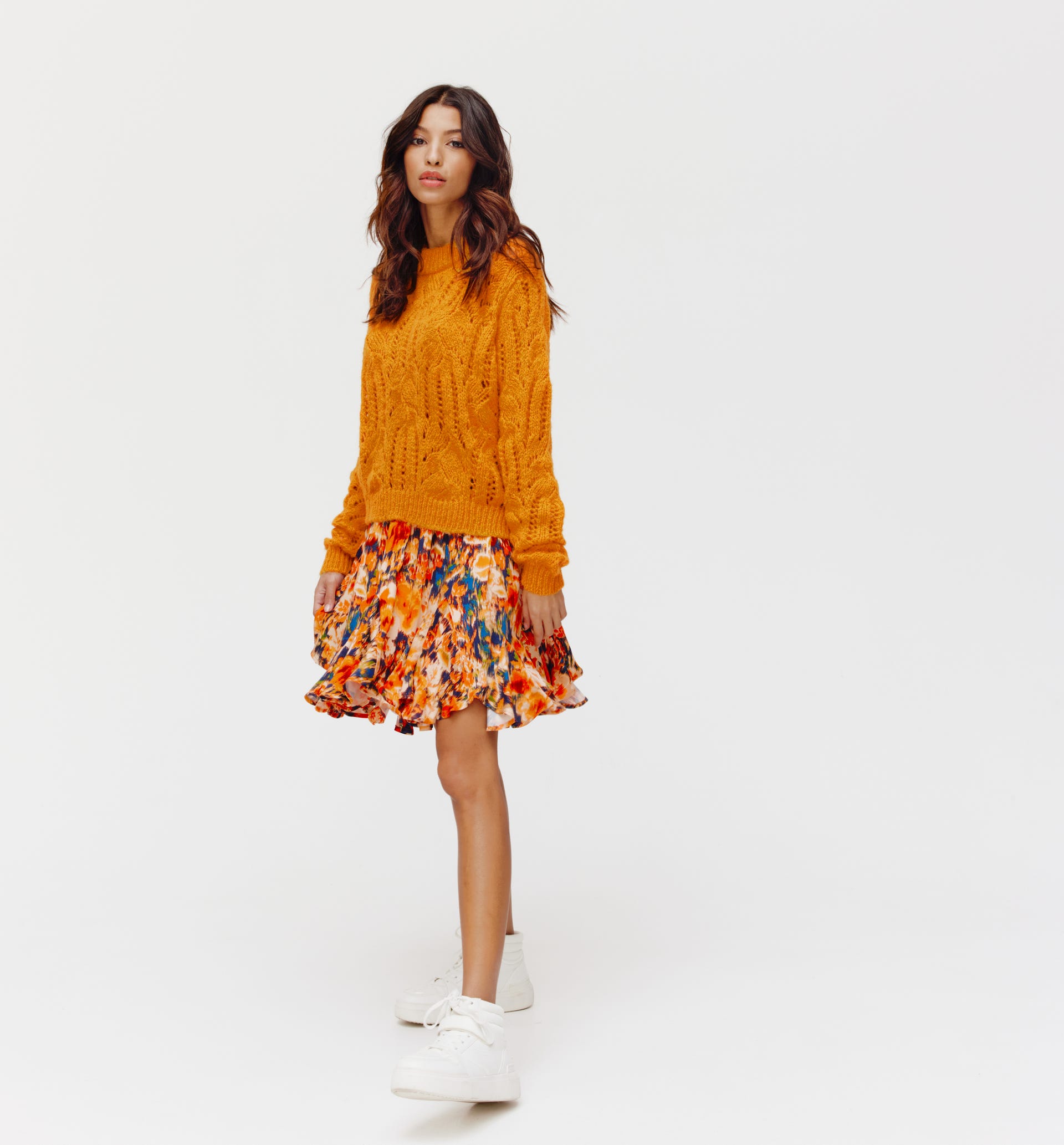 Kurzer Pullover mit Lochmuster