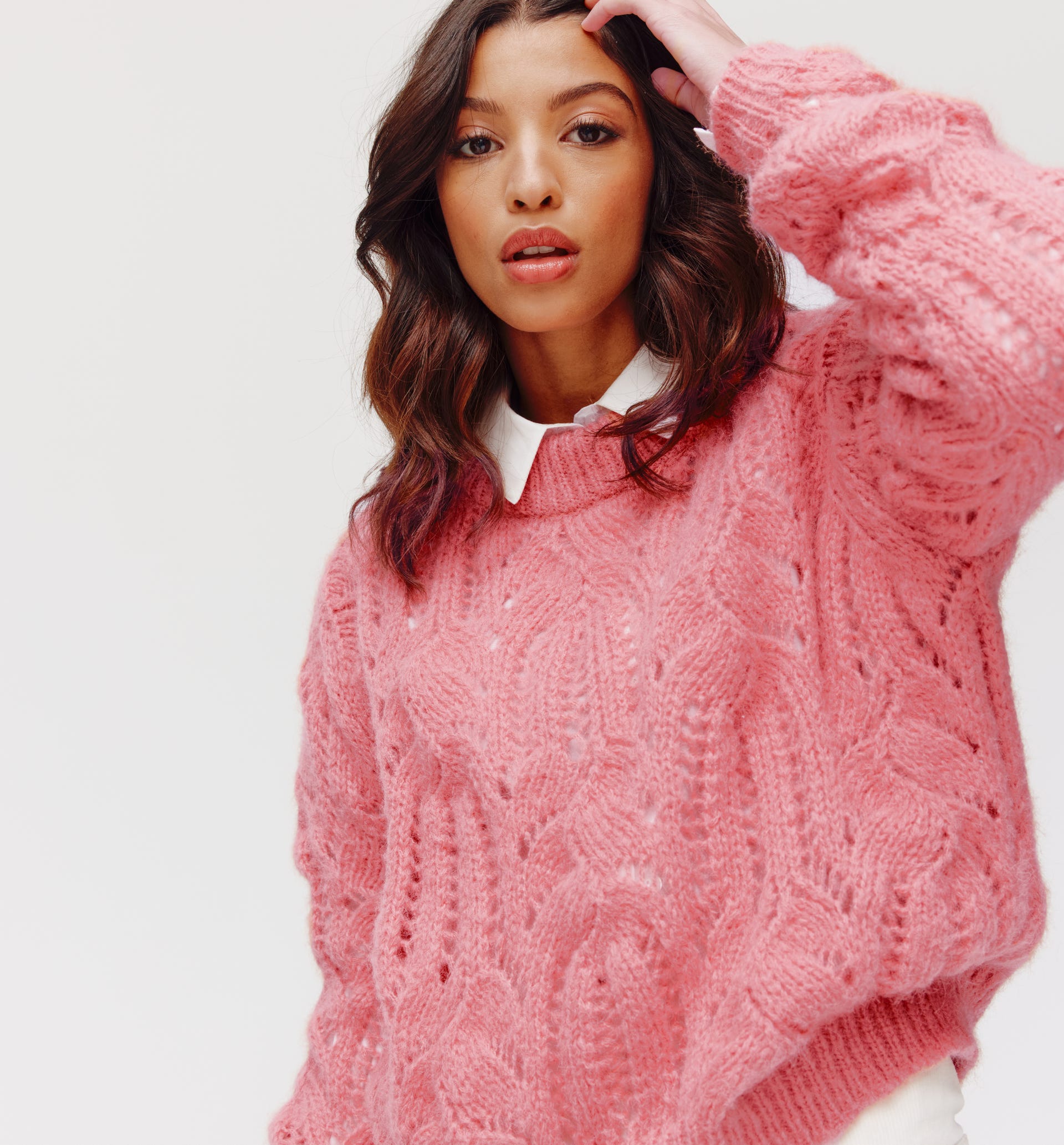 Kurzer Pullover mit Lochmuster