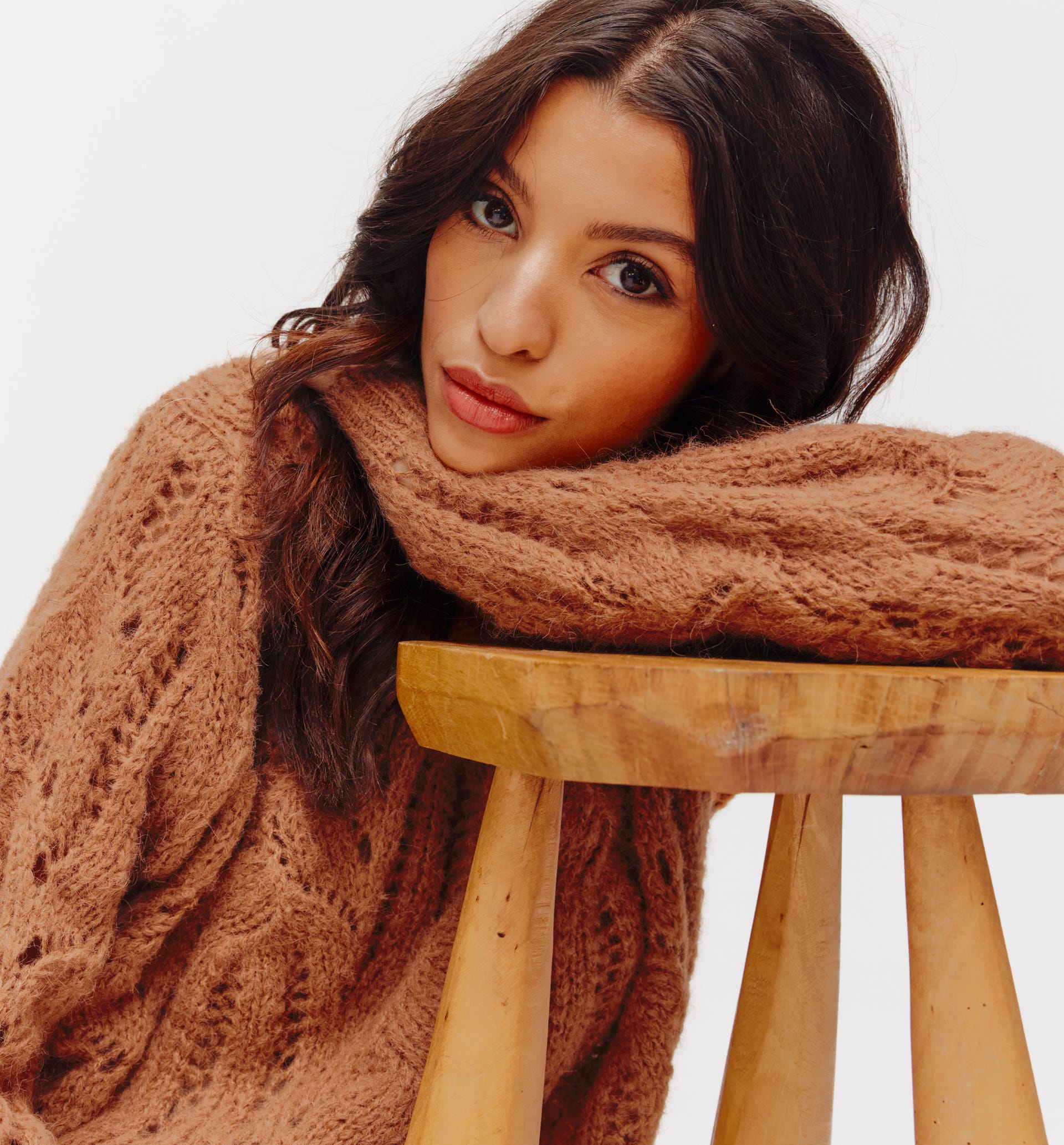 Kurzer Pullover mit Lochmuster