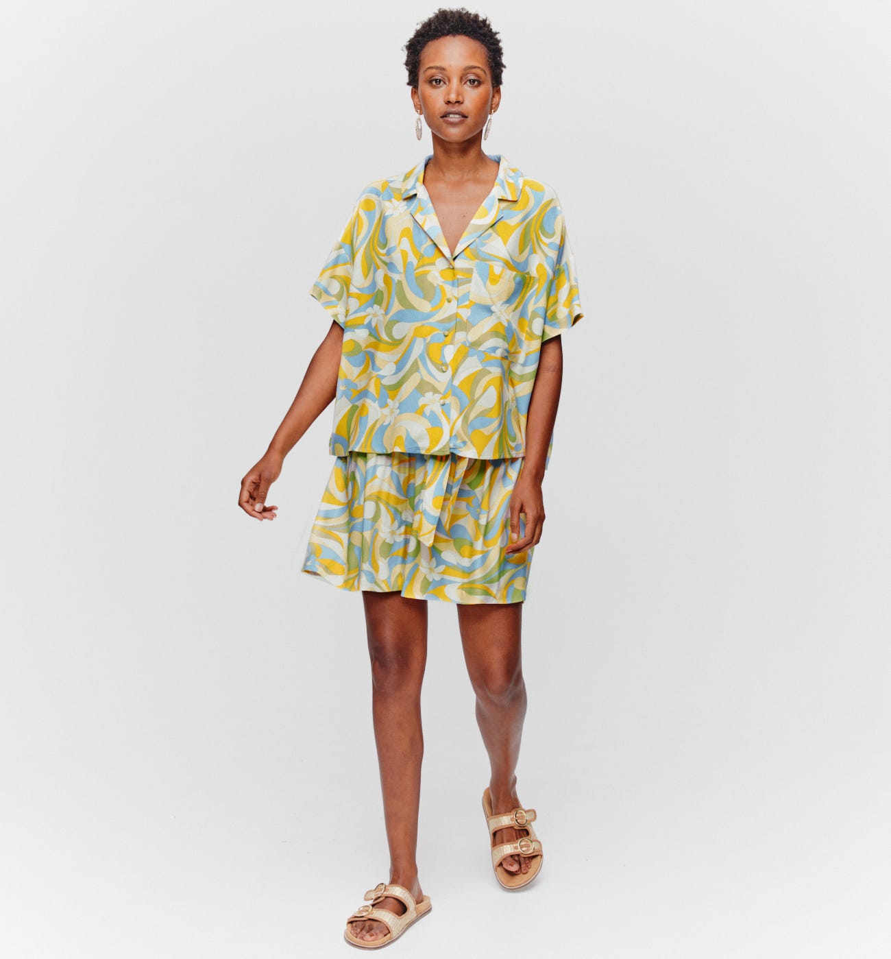 Camisa estampada cuello sastre
