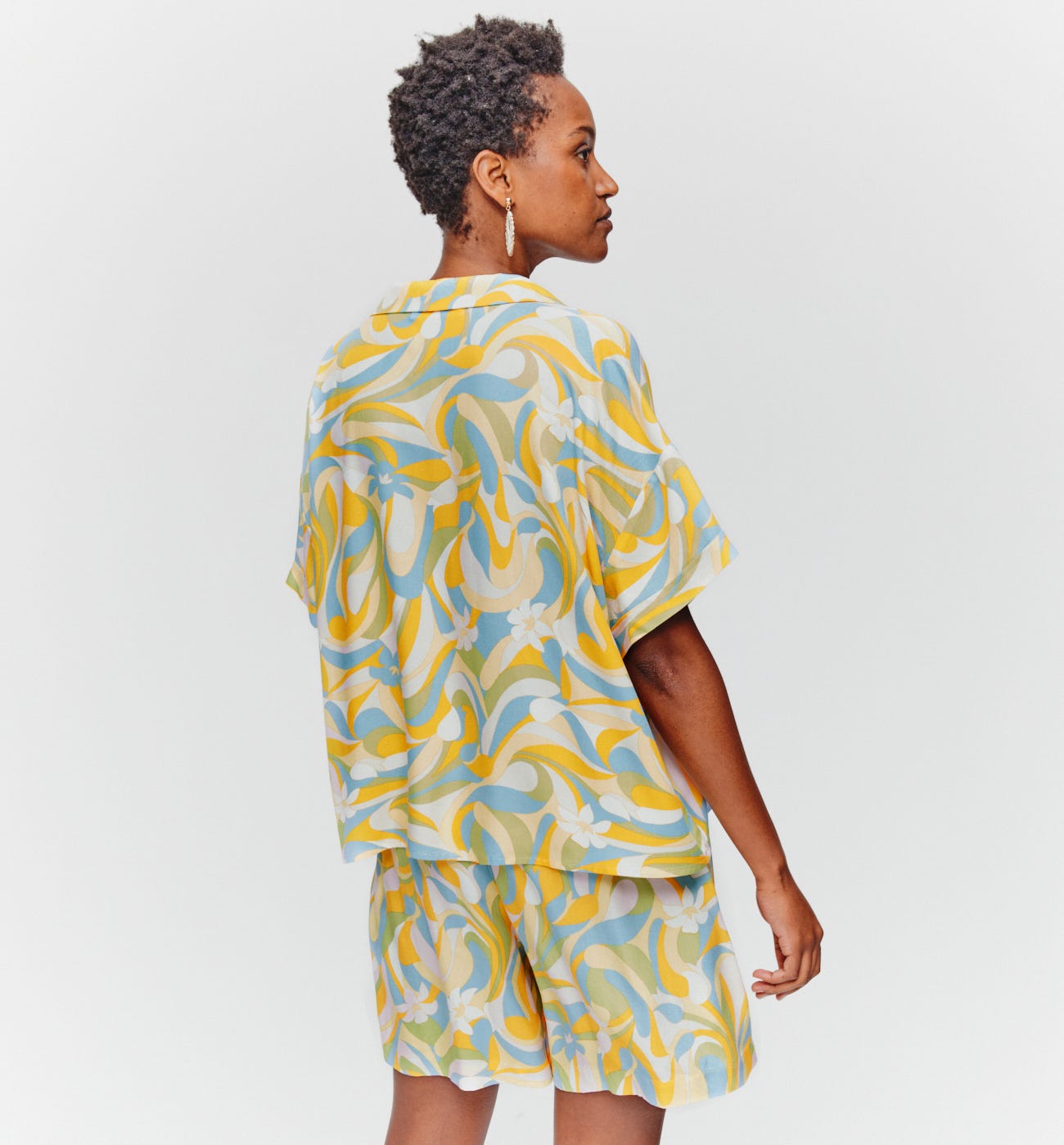 Camisa estampada cuello sastre