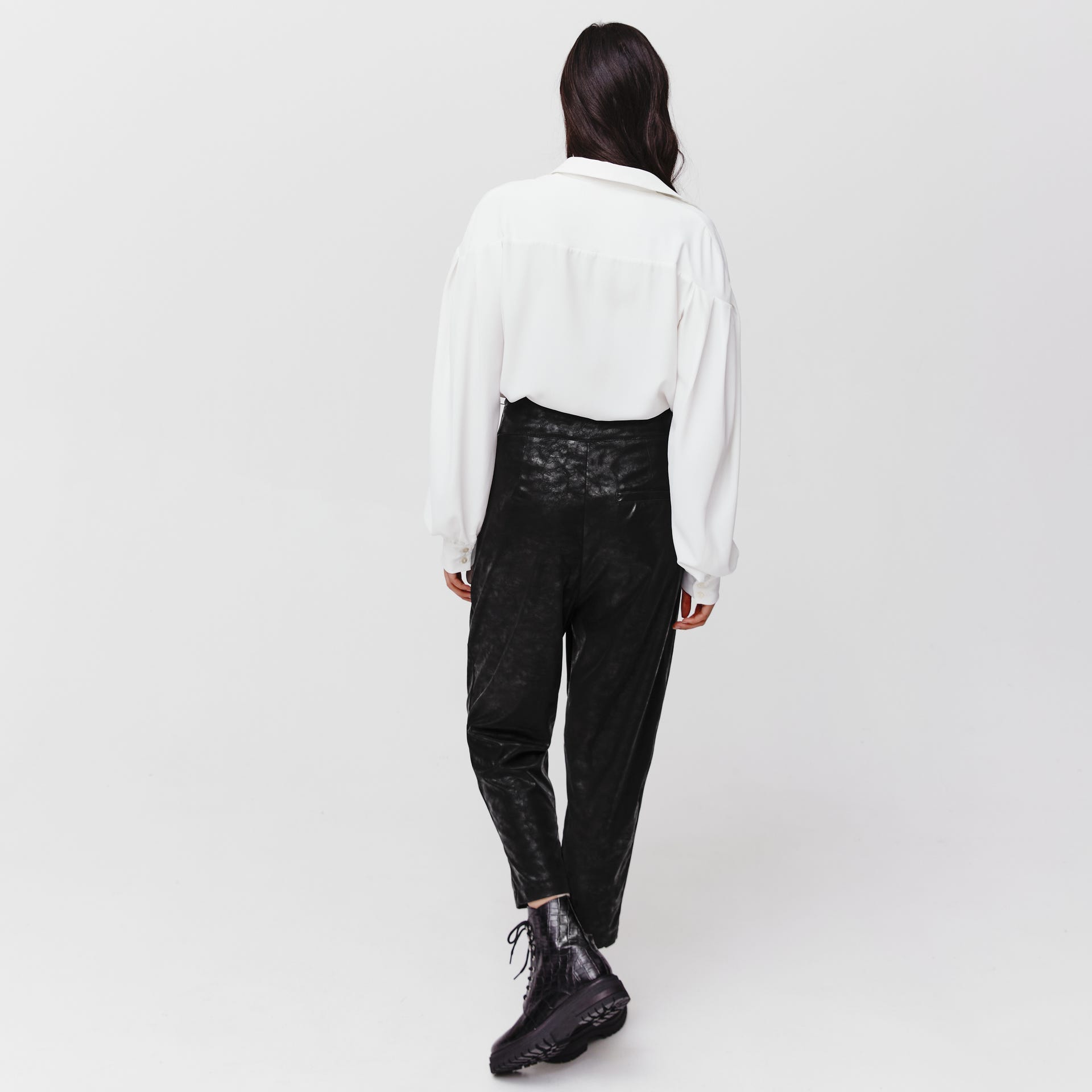 Pantaloni carrot similpelle
