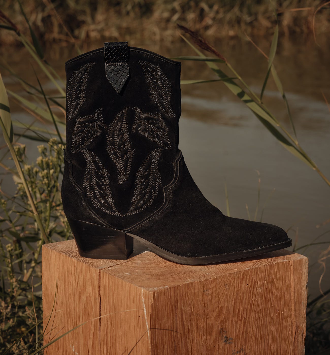 Far West suede boots