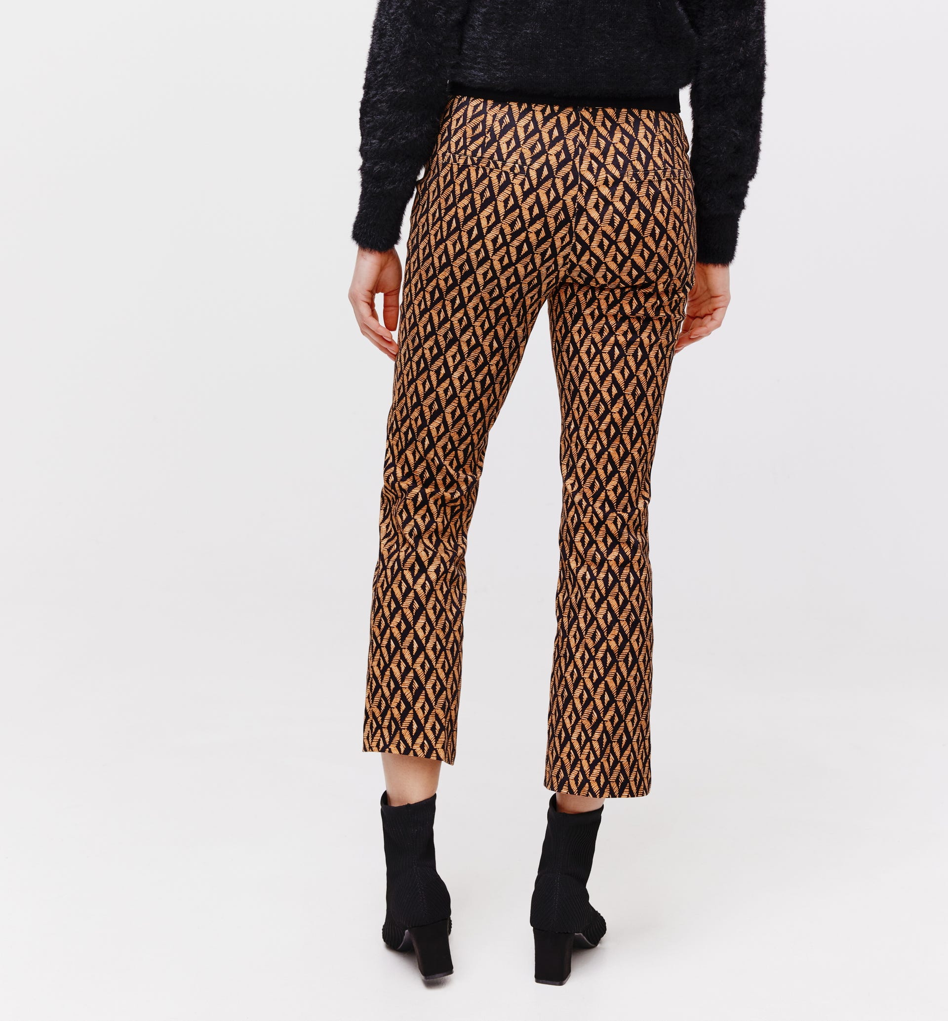 Calf-length patterned trousers