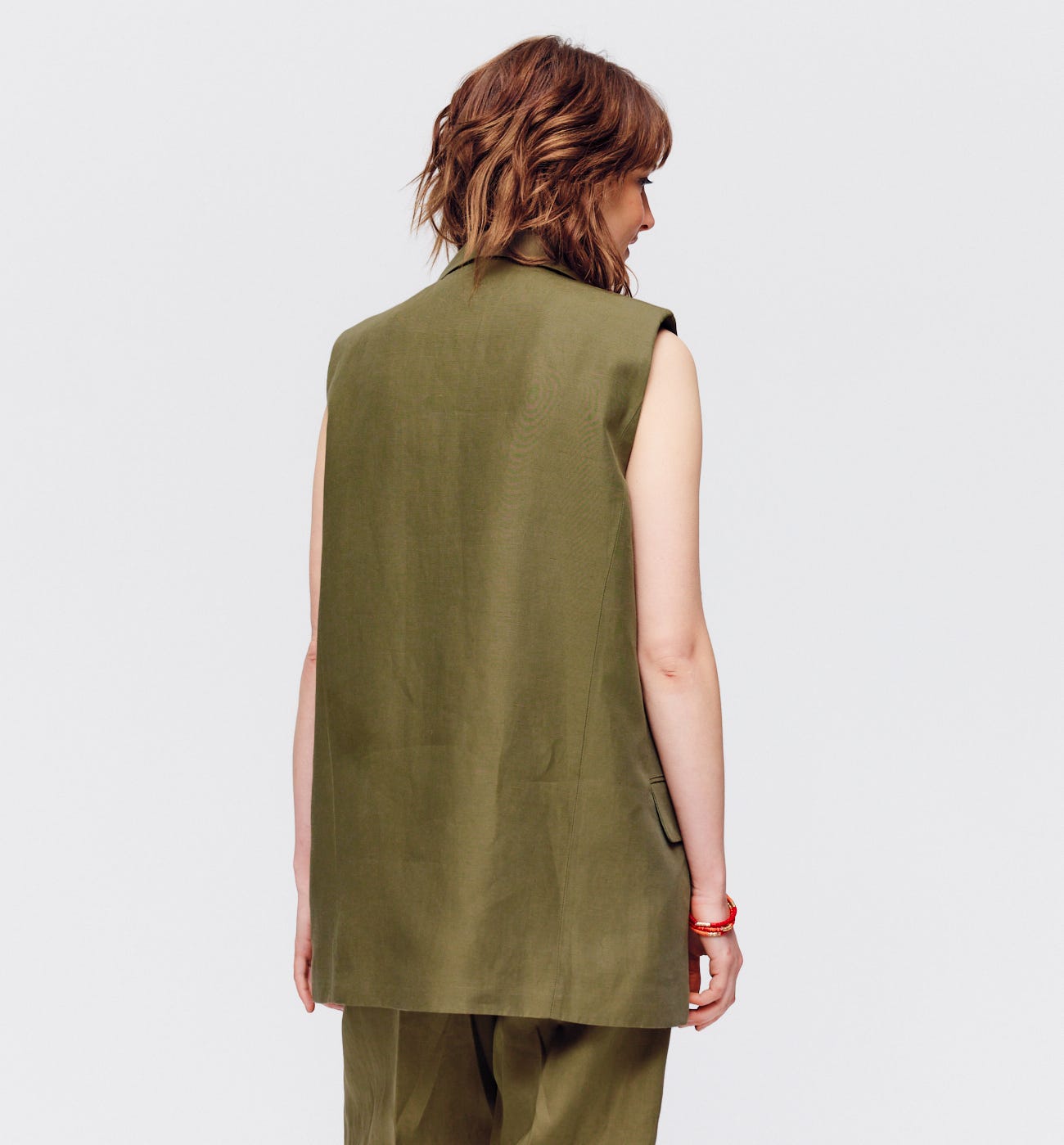 Sleeveless jacket