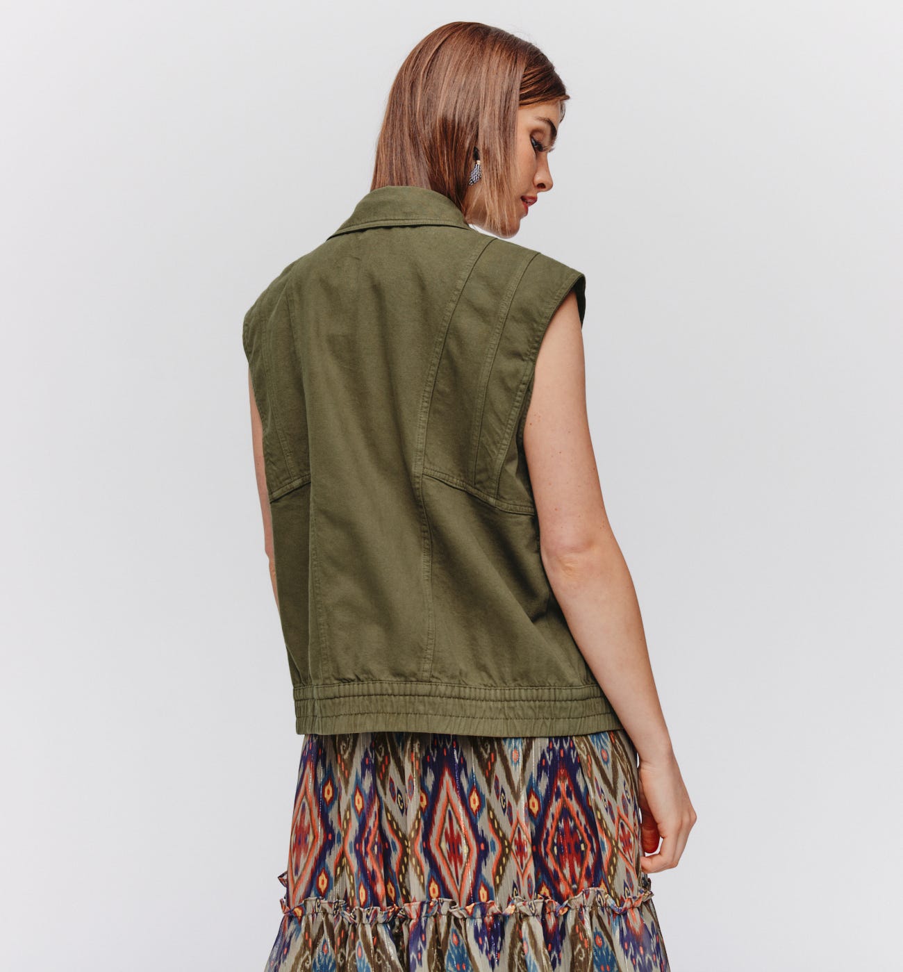 Sleeveless jacket