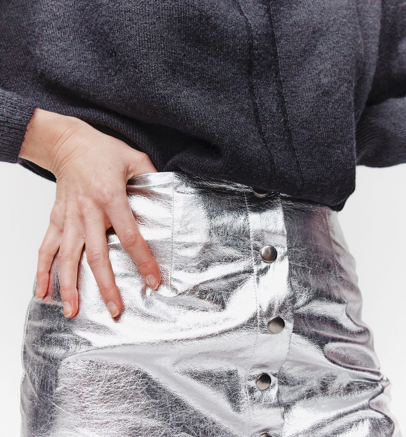 Gonna corta effetto metallico