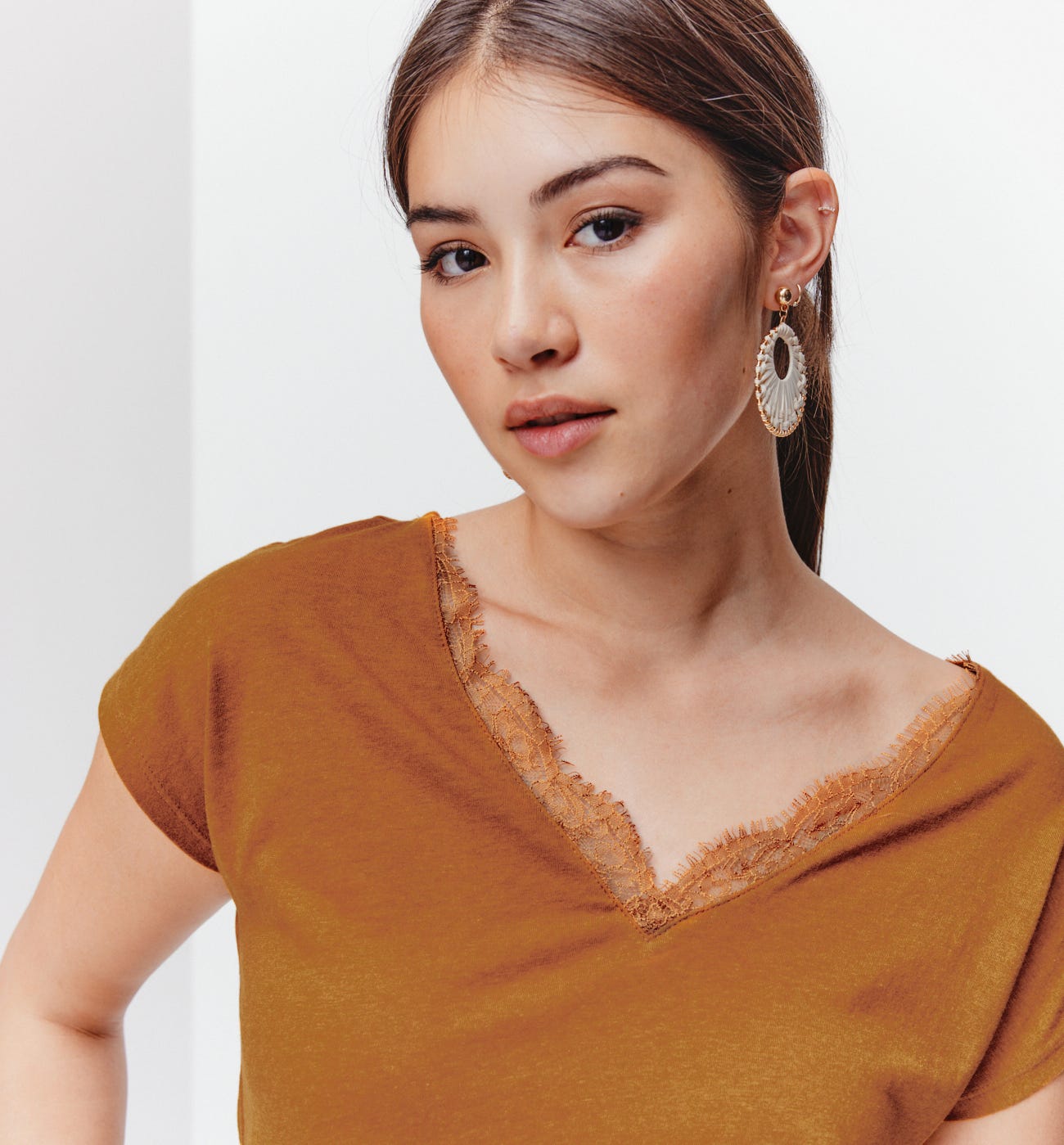 T-shirt mit Spitzendetails