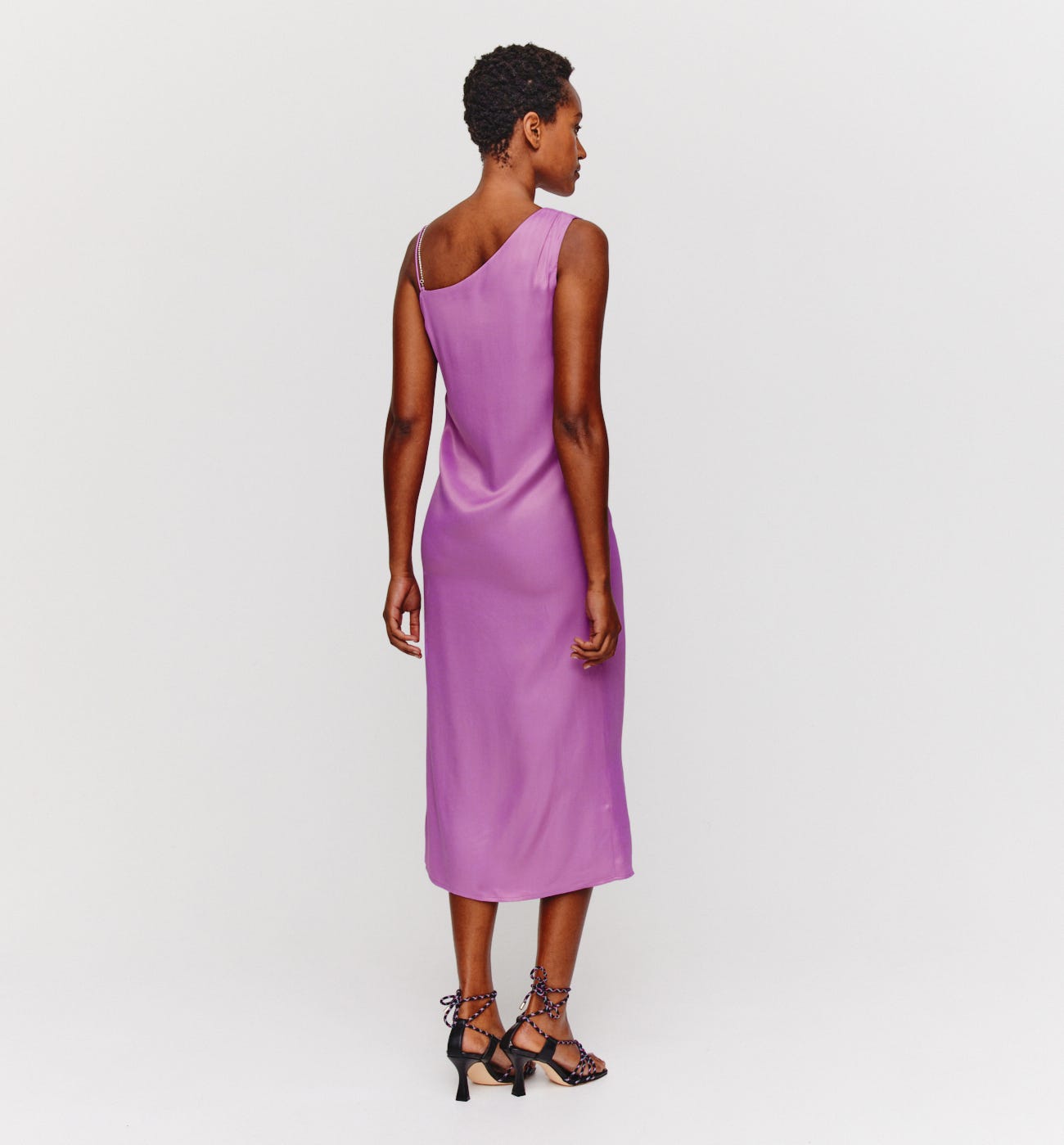 Robe soyeuse one shoulder