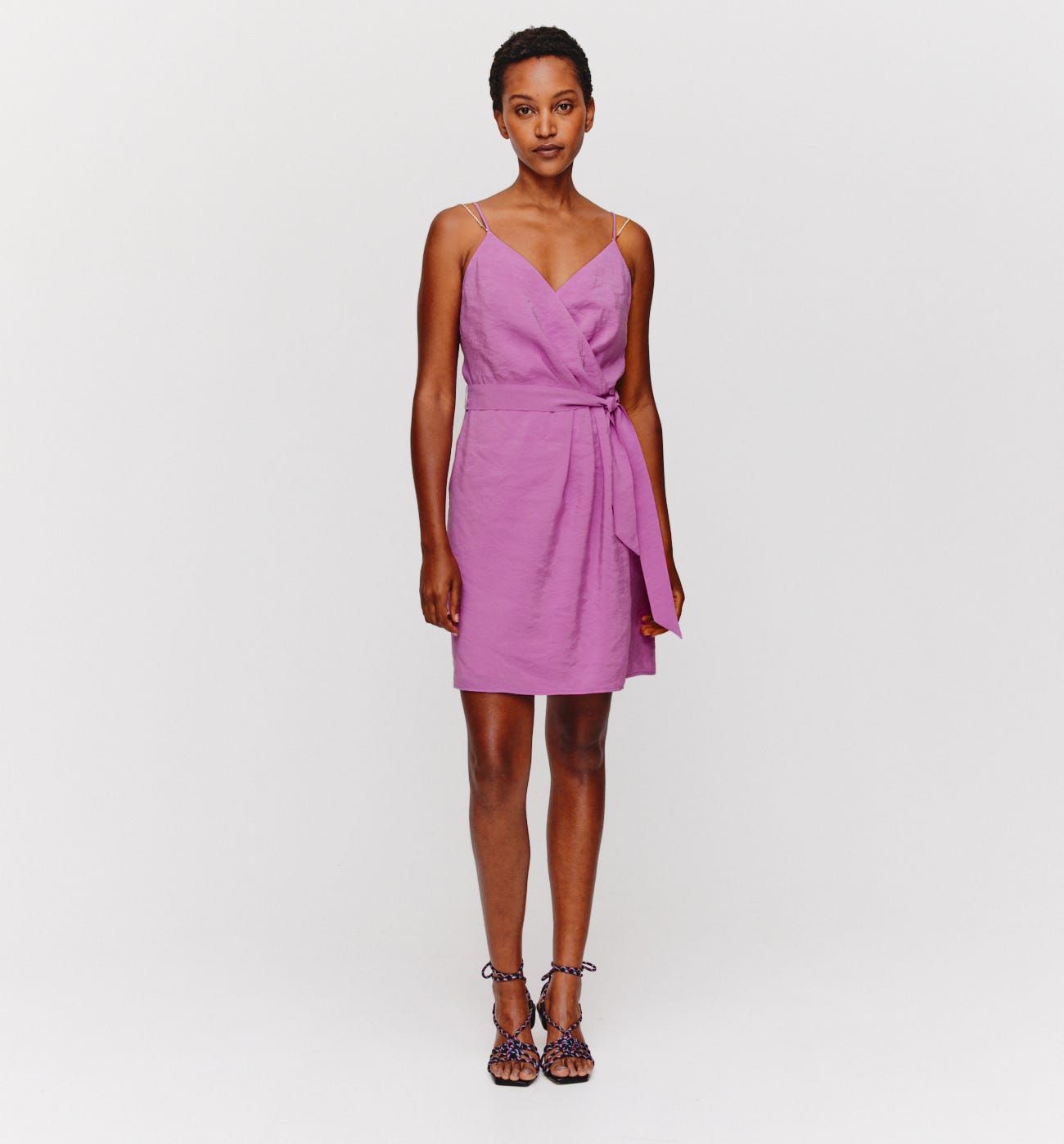 Robe courte et soyeuse