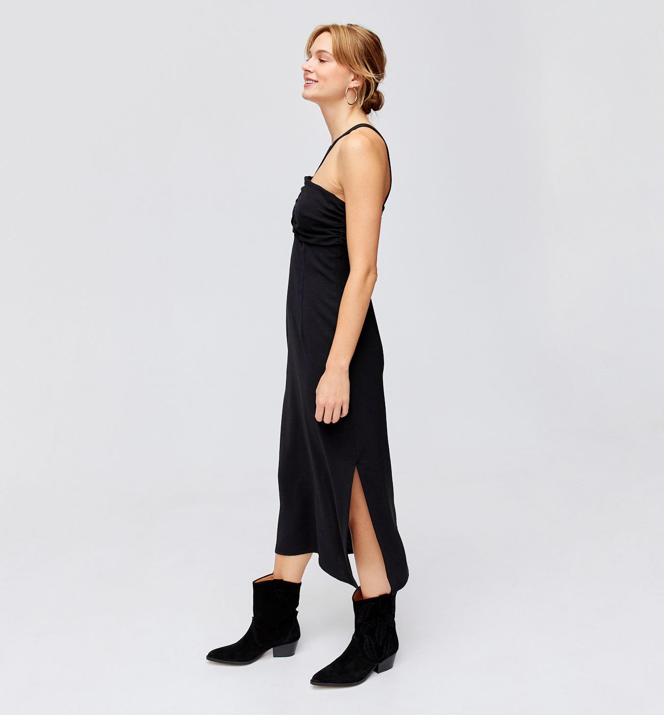 Trägerkleid mit Schlitz