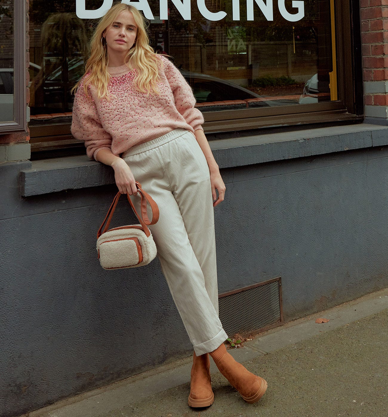 Pantaloni jogger in similpelle