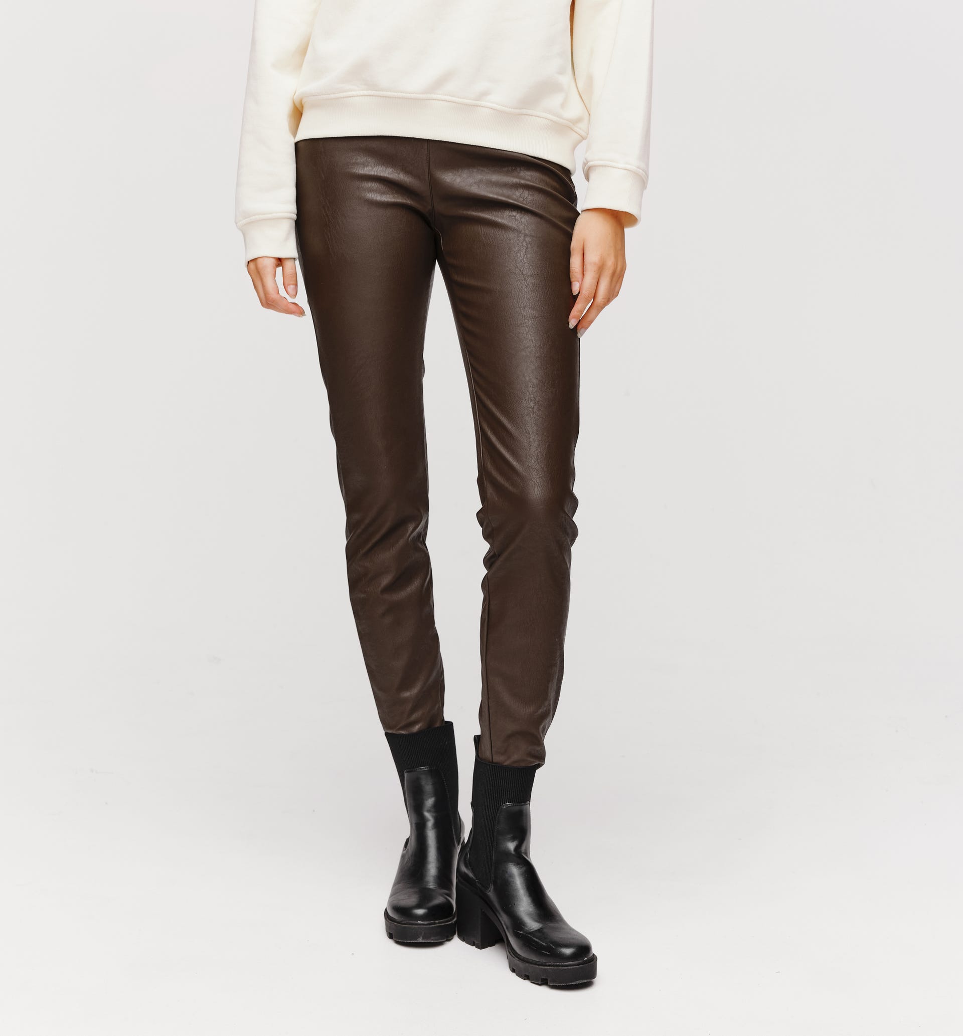 Pantaloni slim in similpelle