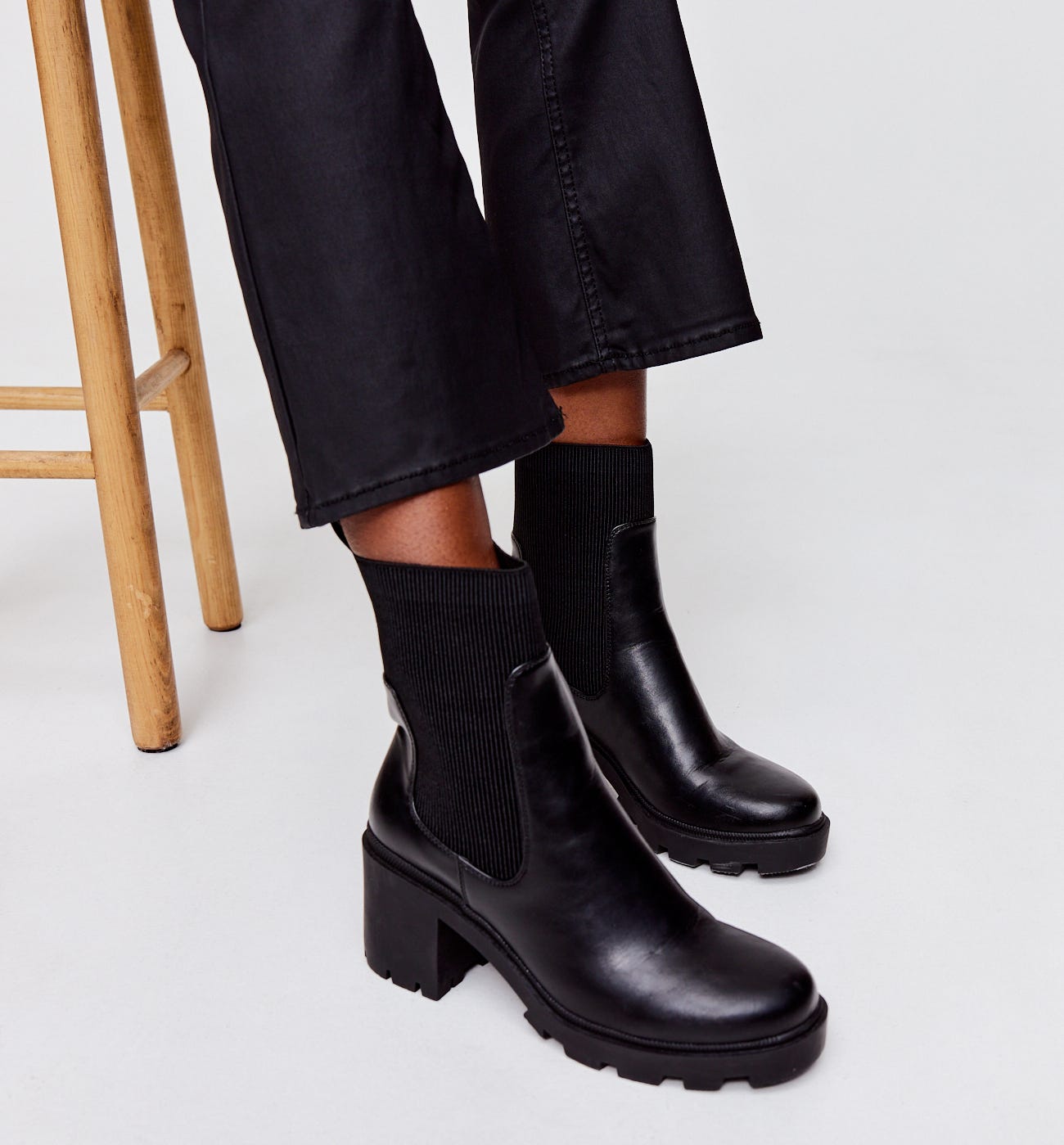 Pantaloni flare in similpelle