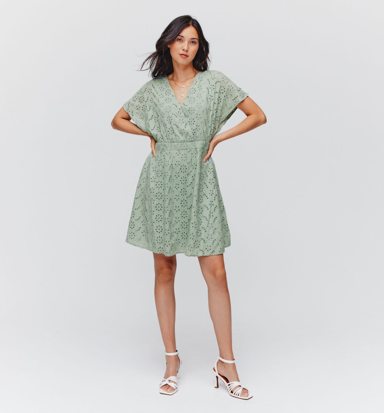 Kleid aus englischer Stickerei