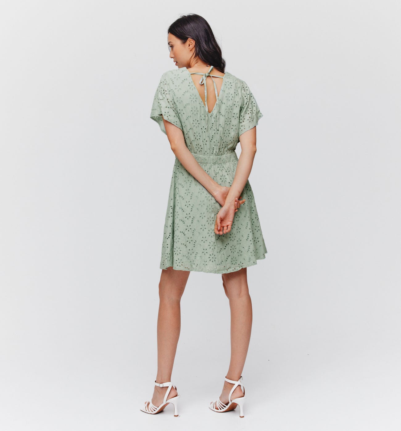Kleid aus englischer Stickerei